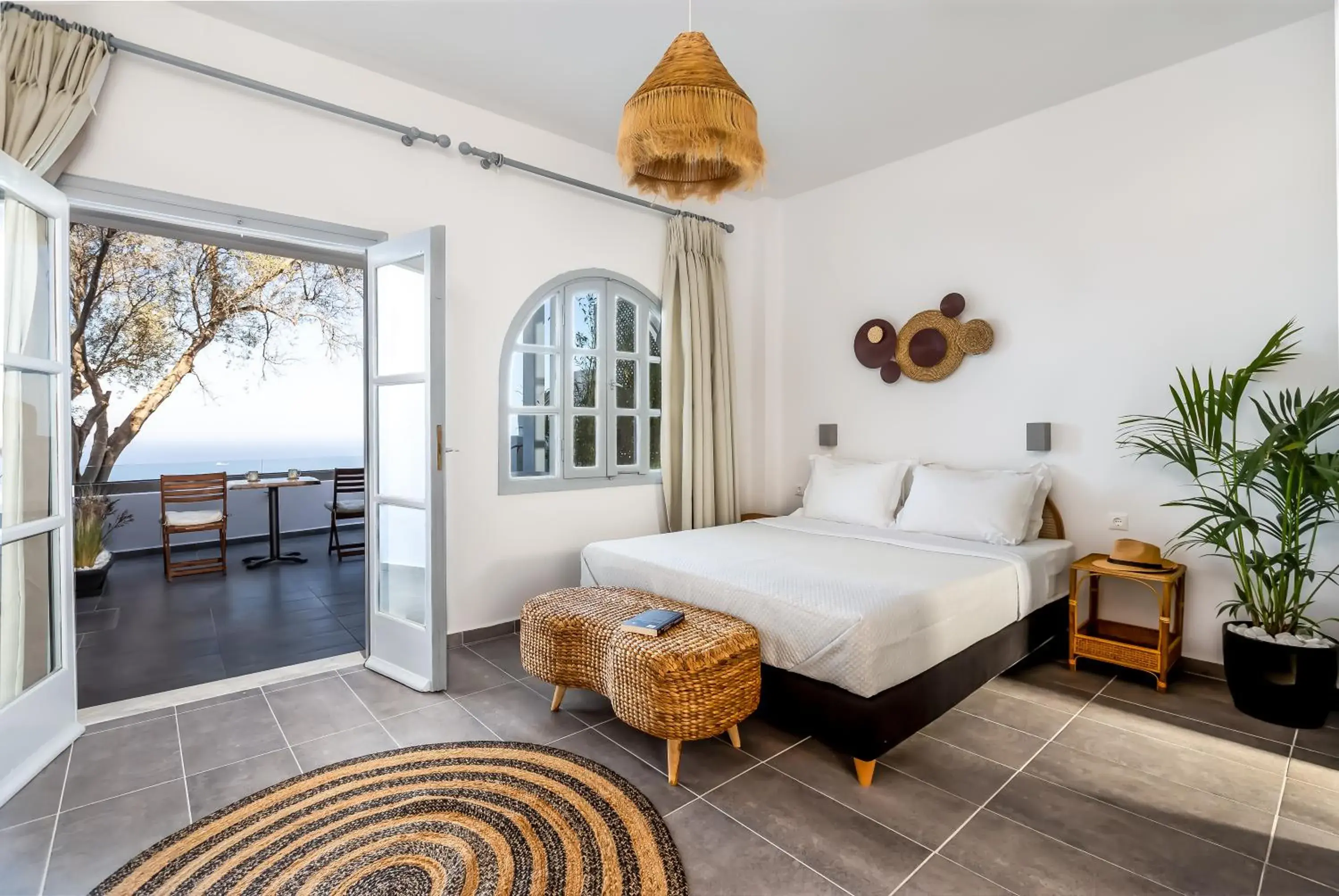 Deluxe Suite with Sea View and Jetted Tub in Divino Suites Deluxe Suite with Sea View and Jetted Tub in Divino Suites