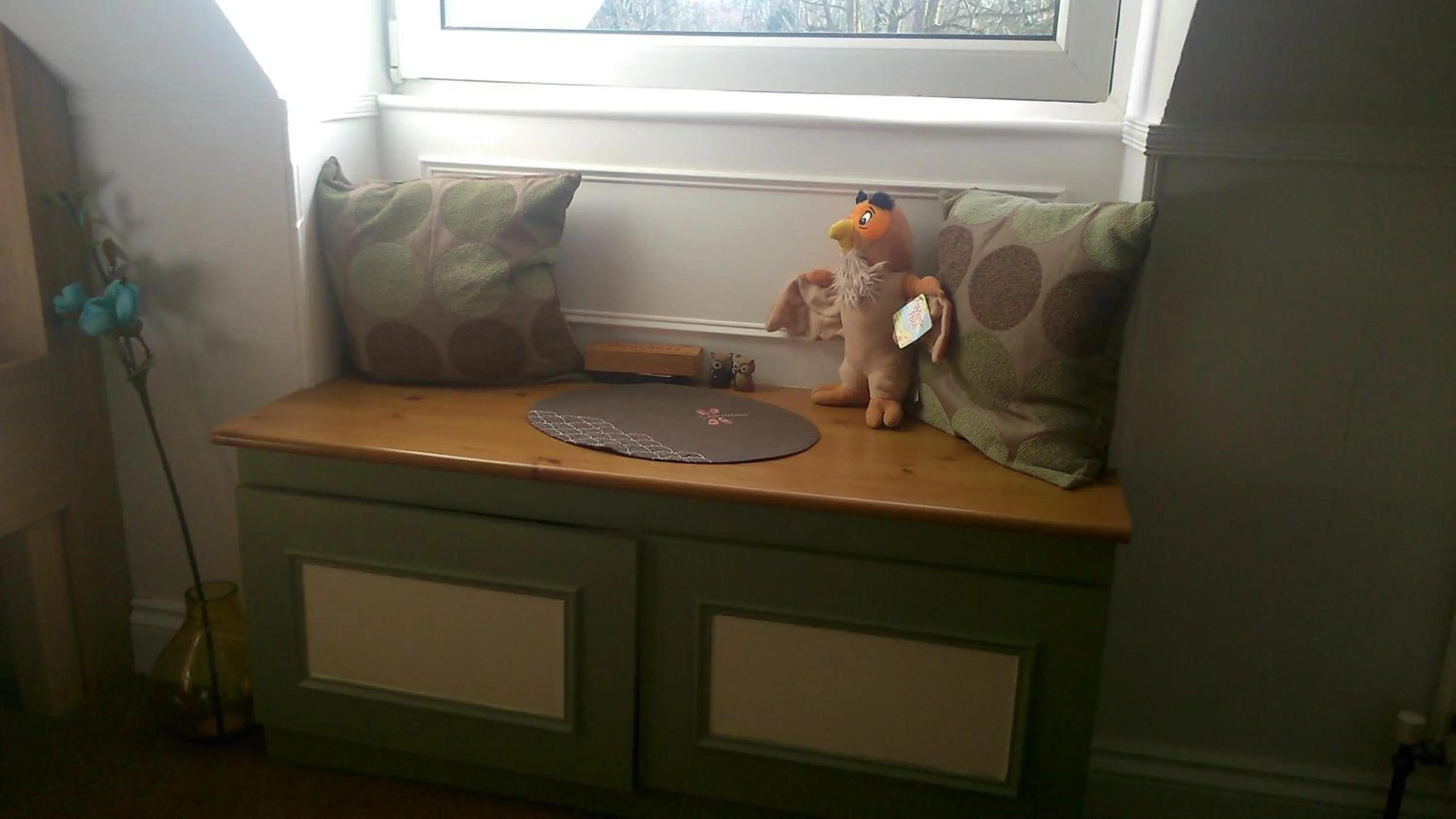 Photo of the whole room in Thornybank