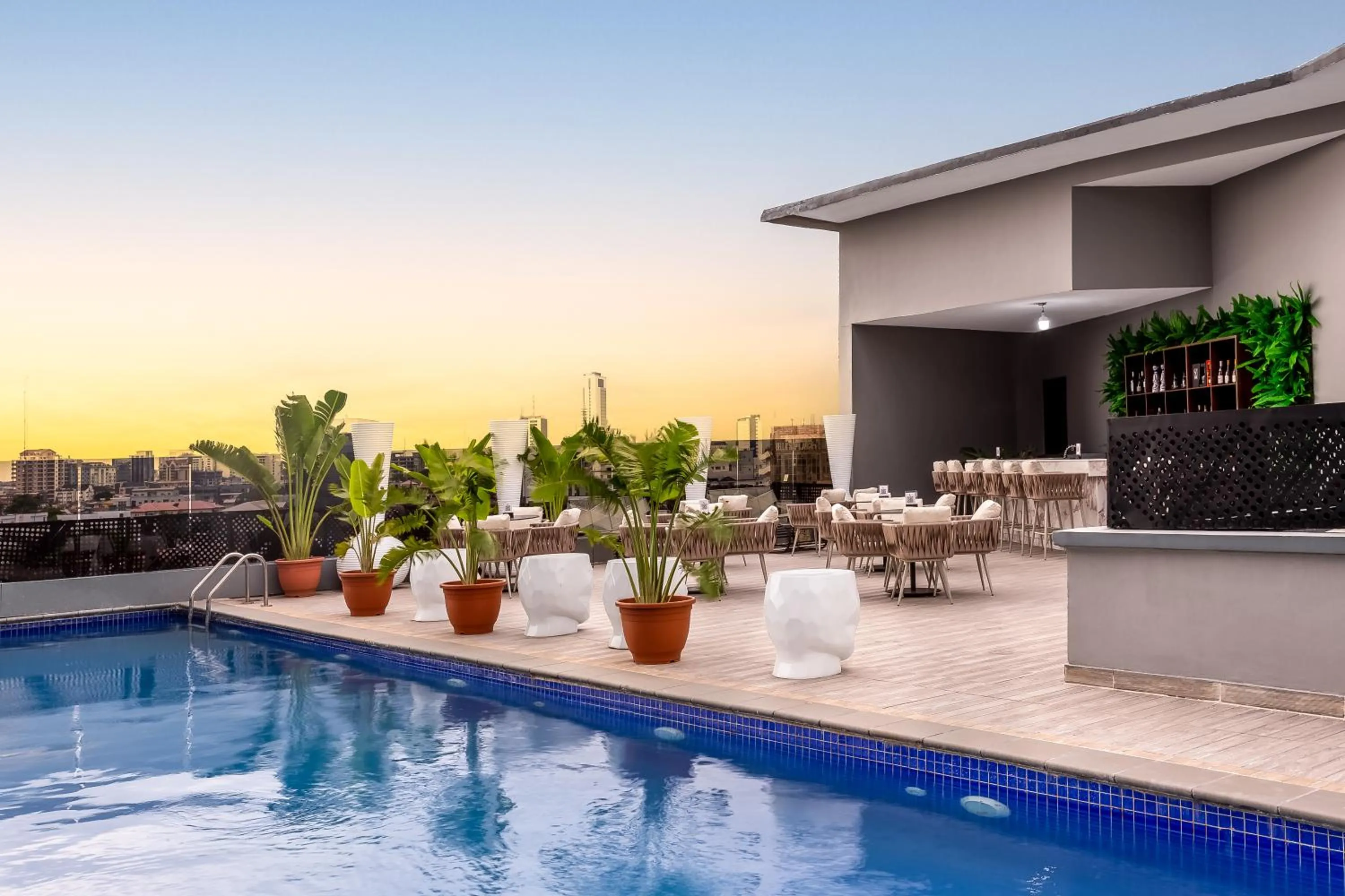 Restaurant/places to eat in The Art Hotel