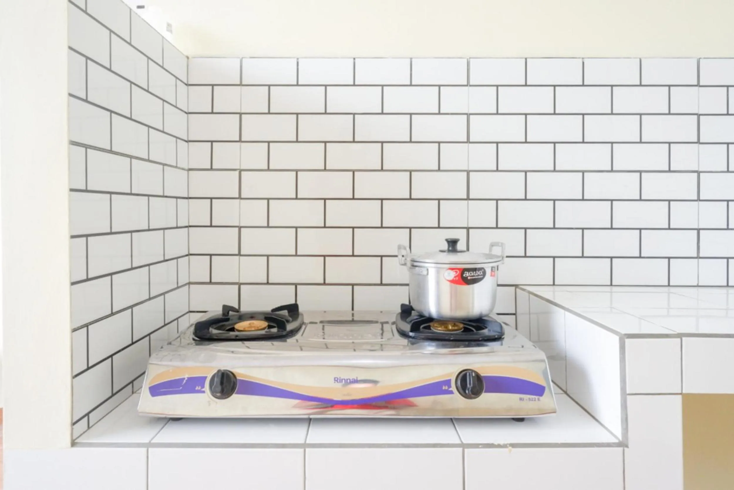 Communal kitchen in Urbanview Hotel Telu Wolu Monjali by RedDoorz