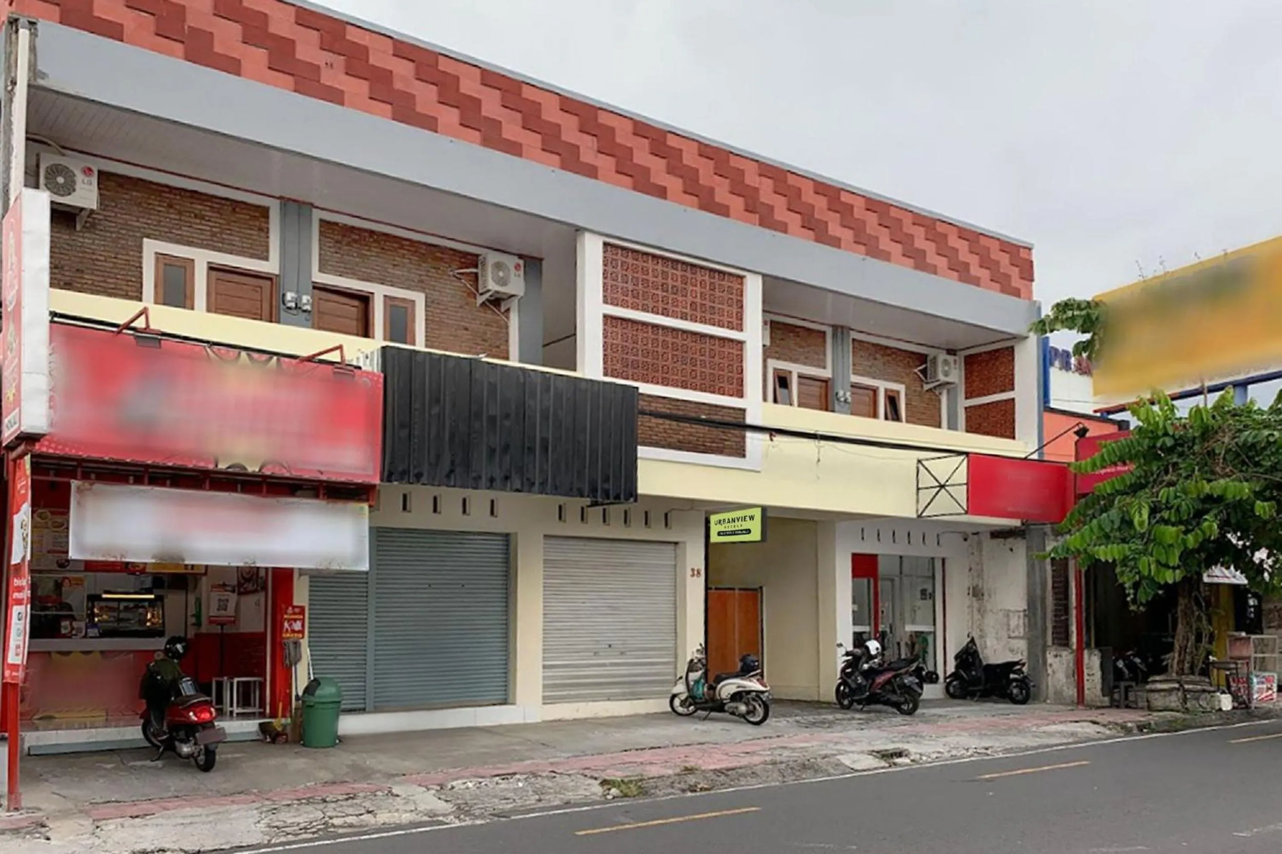 Property building in Urbanview Hotel Telu Wolu Monjali by RedDoorz