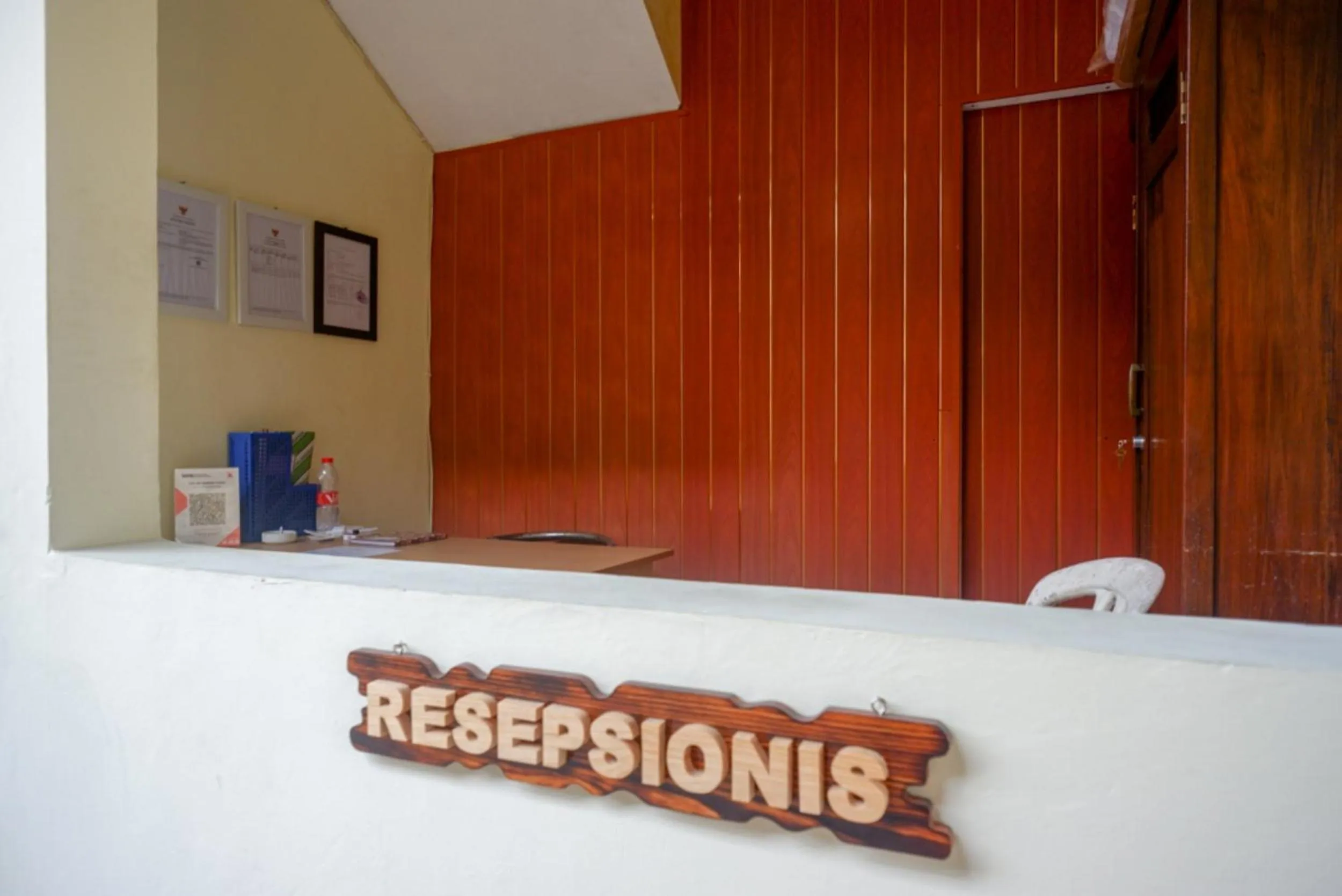 Lobby or reception in Urbanview Hotel Telu Wolu Monjali by RedDoorz