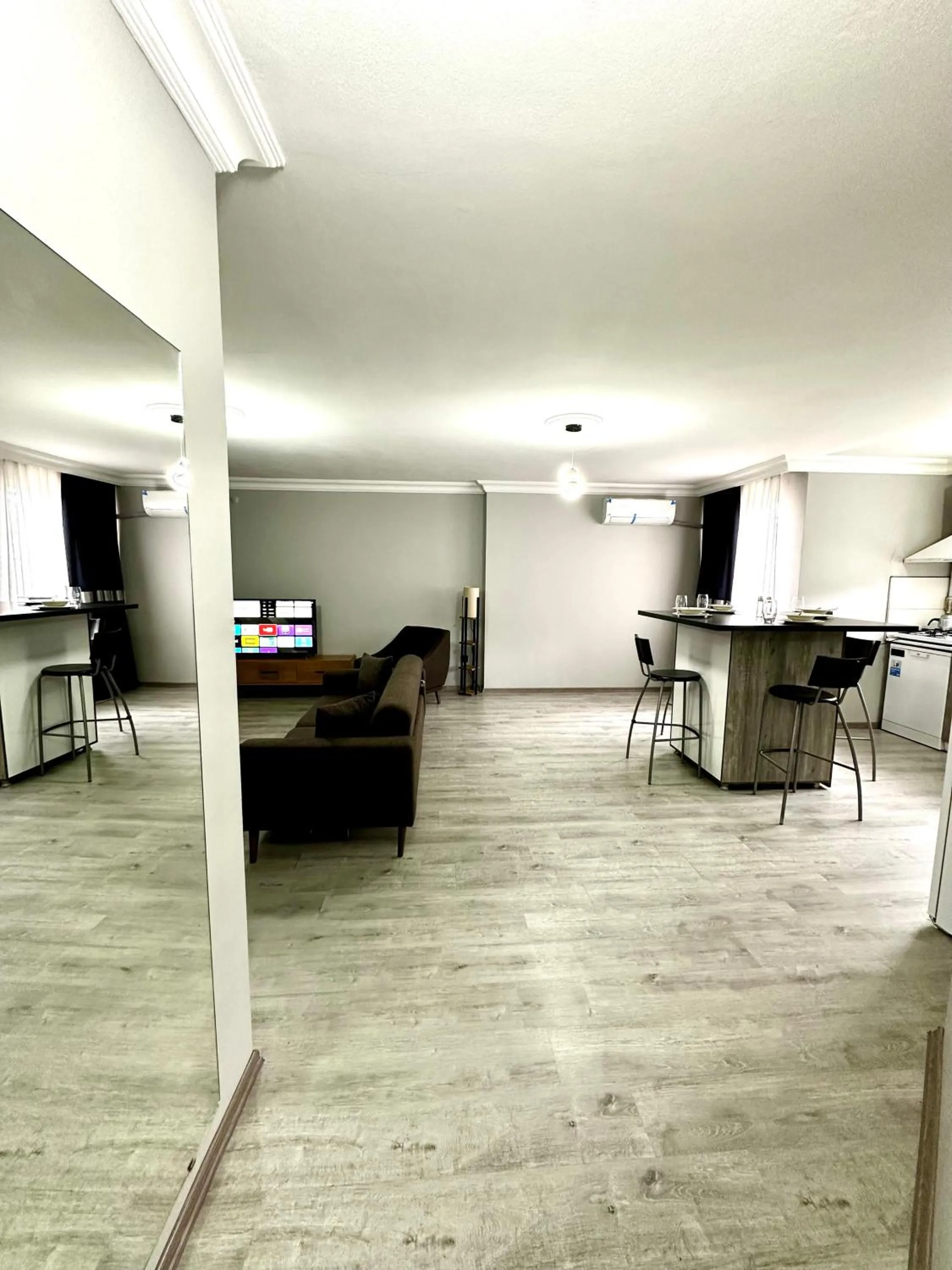 TV and multimedia in Blueway Hotel Residence