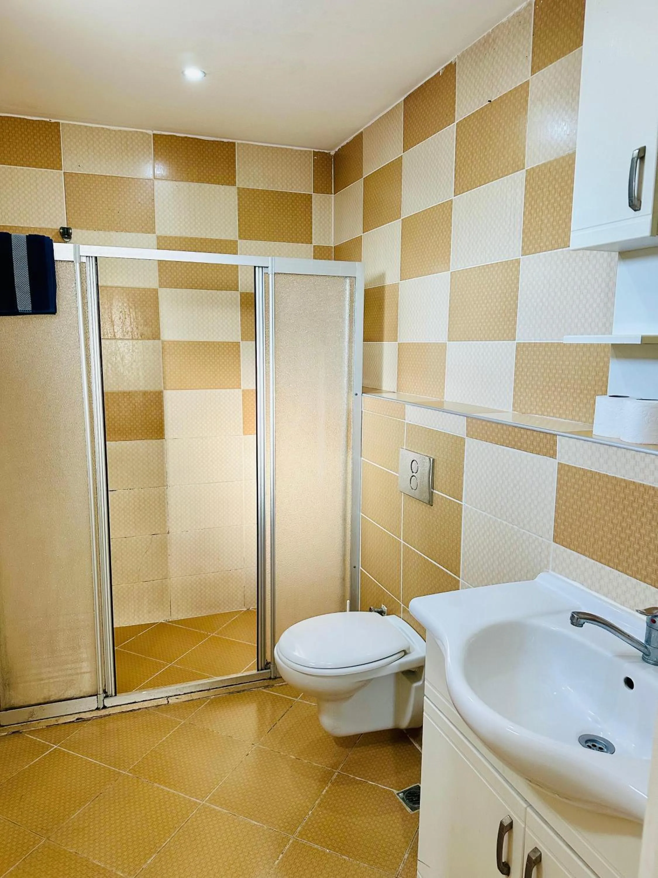 Shower in Blueway Hotel Residence