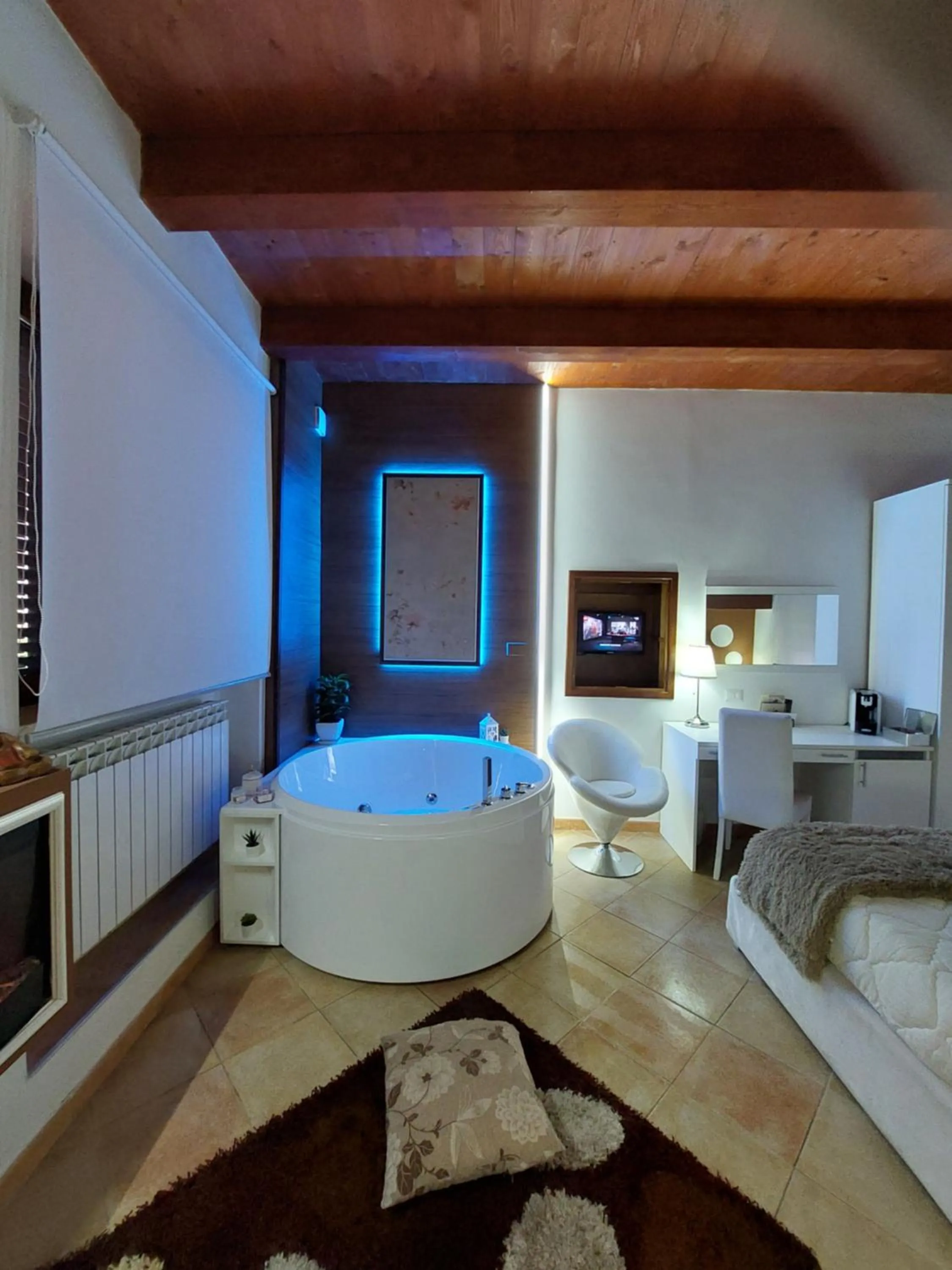Hot Tub, Bed in Del Cavaliere