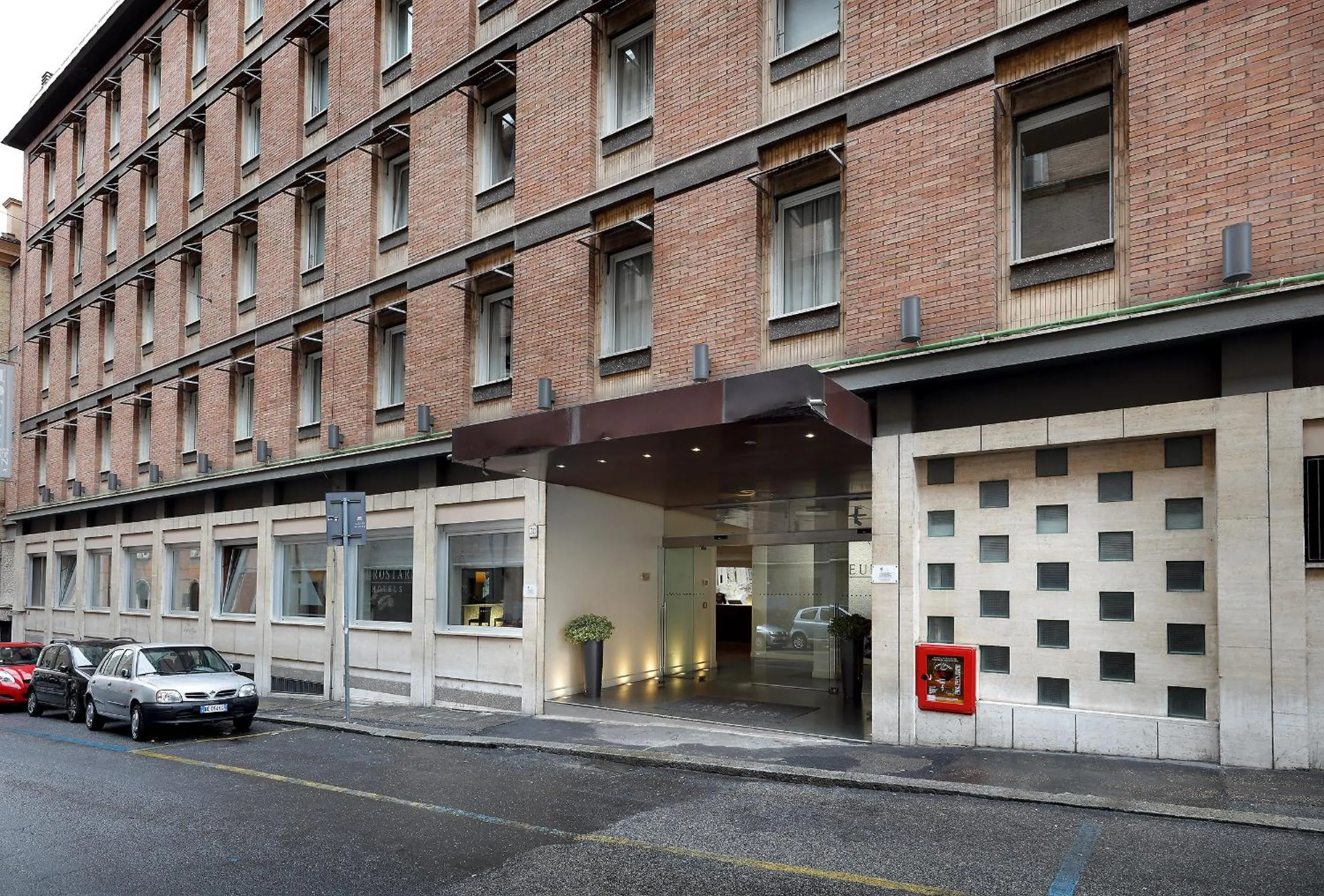Facade/entrance in Mercure Roma Centro Saint John