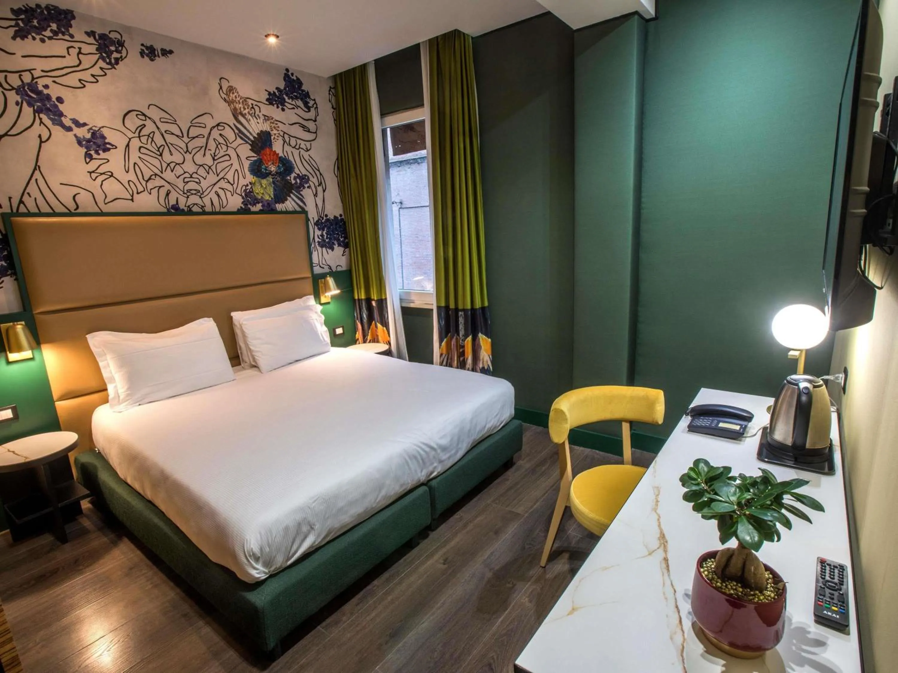 Bedroom, Bed in Mercure Roma Centro Saint John