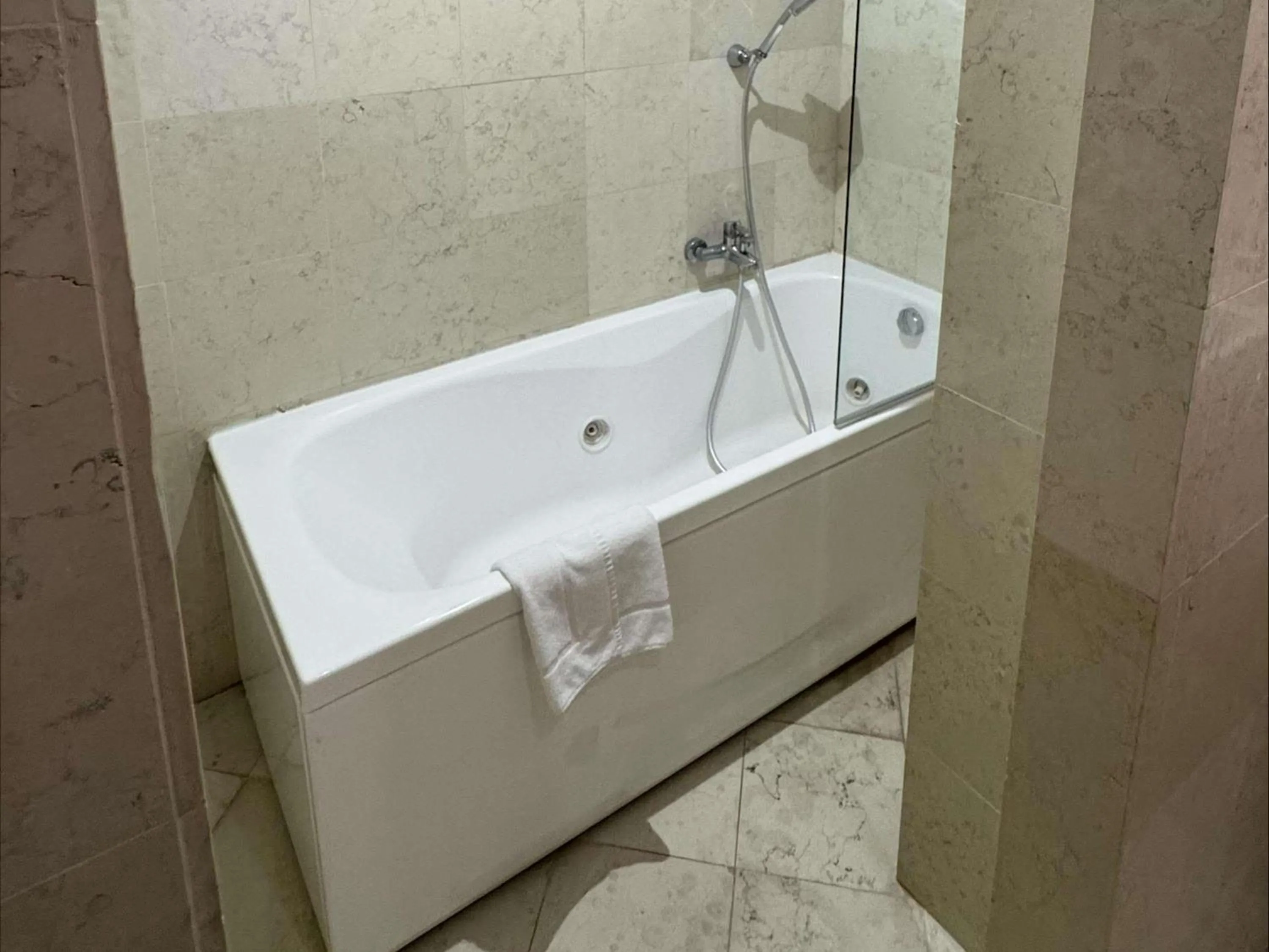 Bedroom in Mercure Roma Centro Saint John