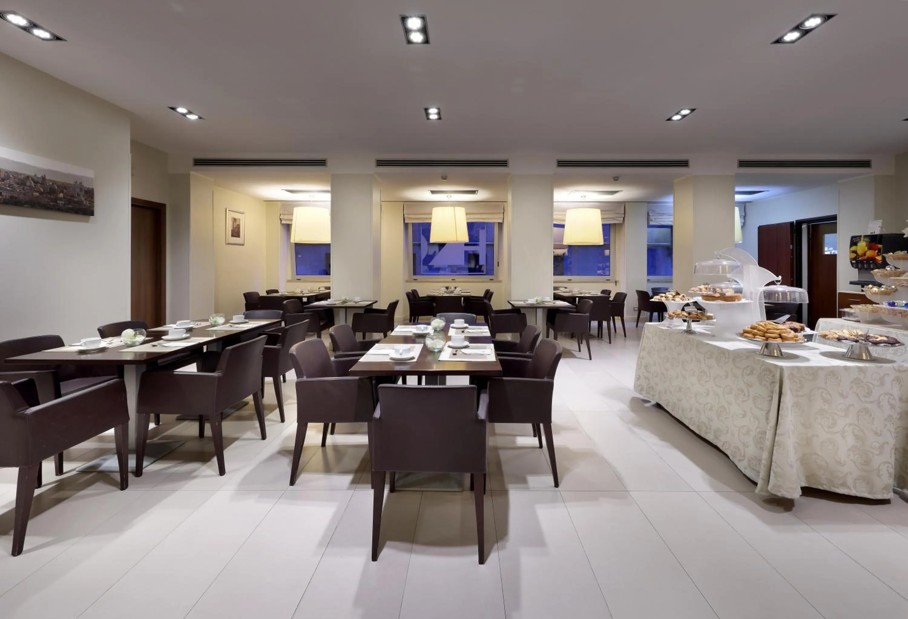 Restaurant/places to eat in Mercure Roma Centro Saint John