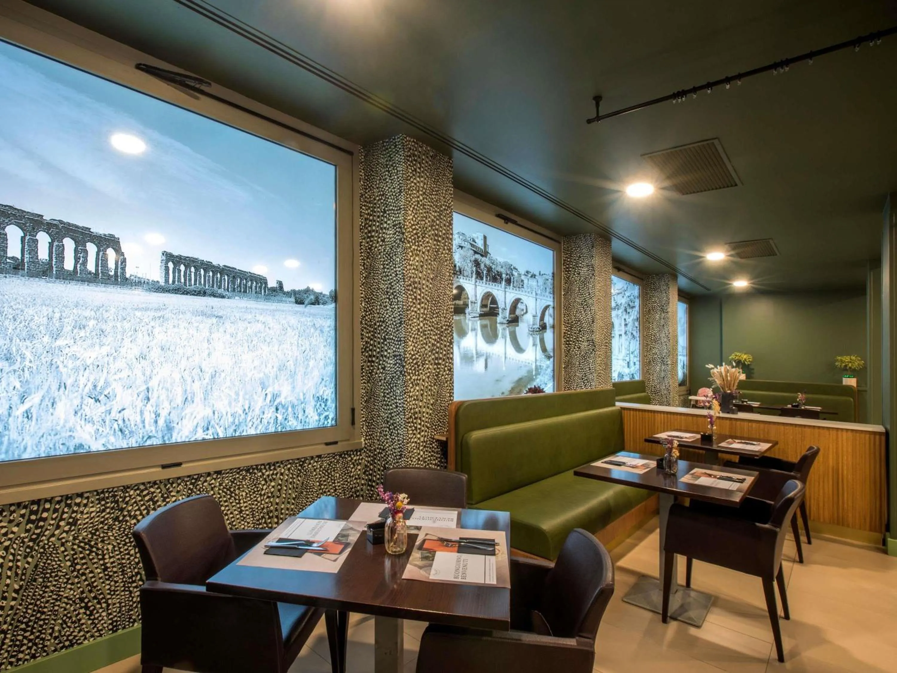 Breakfast in Mercure Roma Centro Saint John