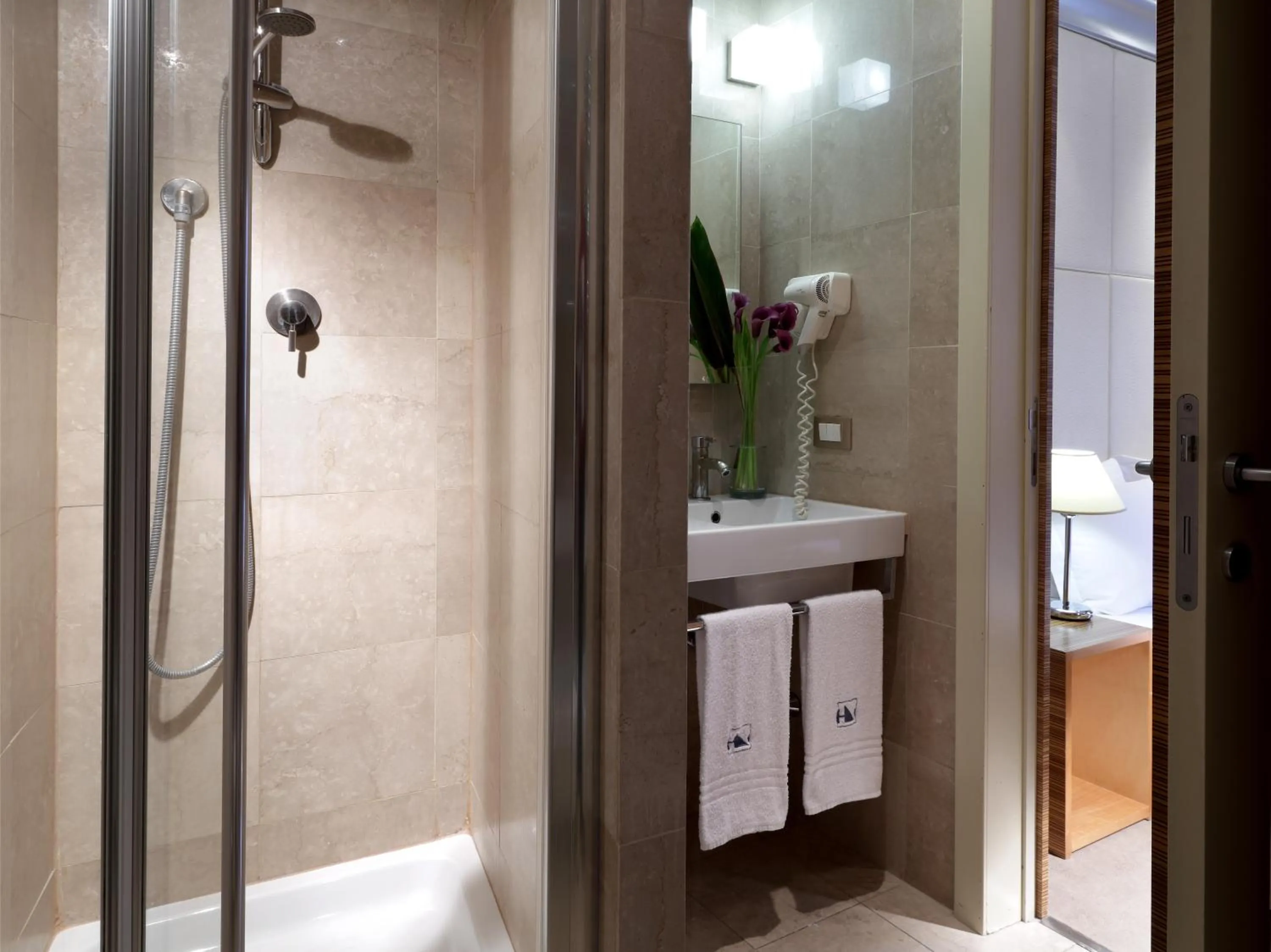 Bathroom in Mercure Roma Centro Saint John