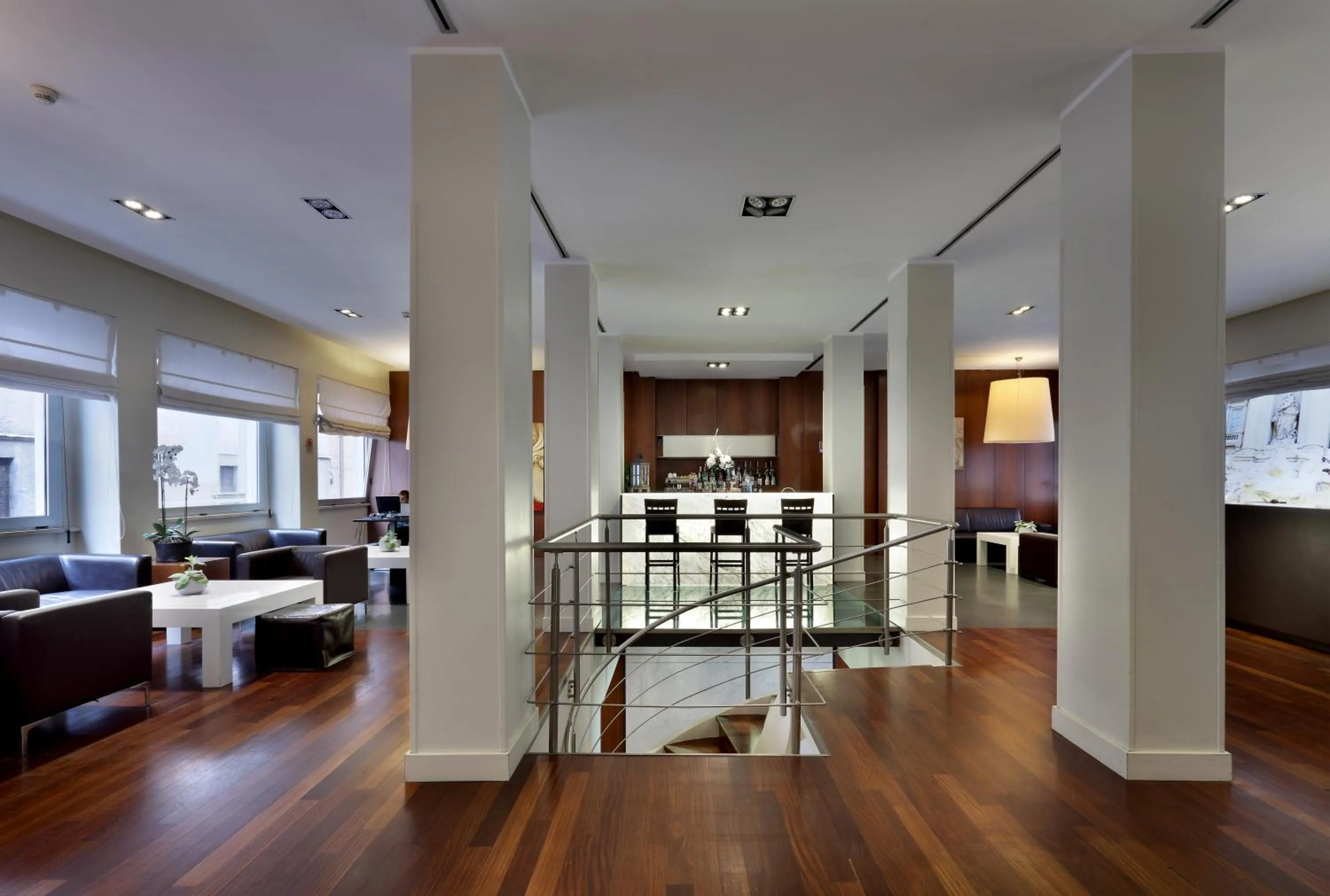 Lobby or reception in Mercure Roma Centro Saint John