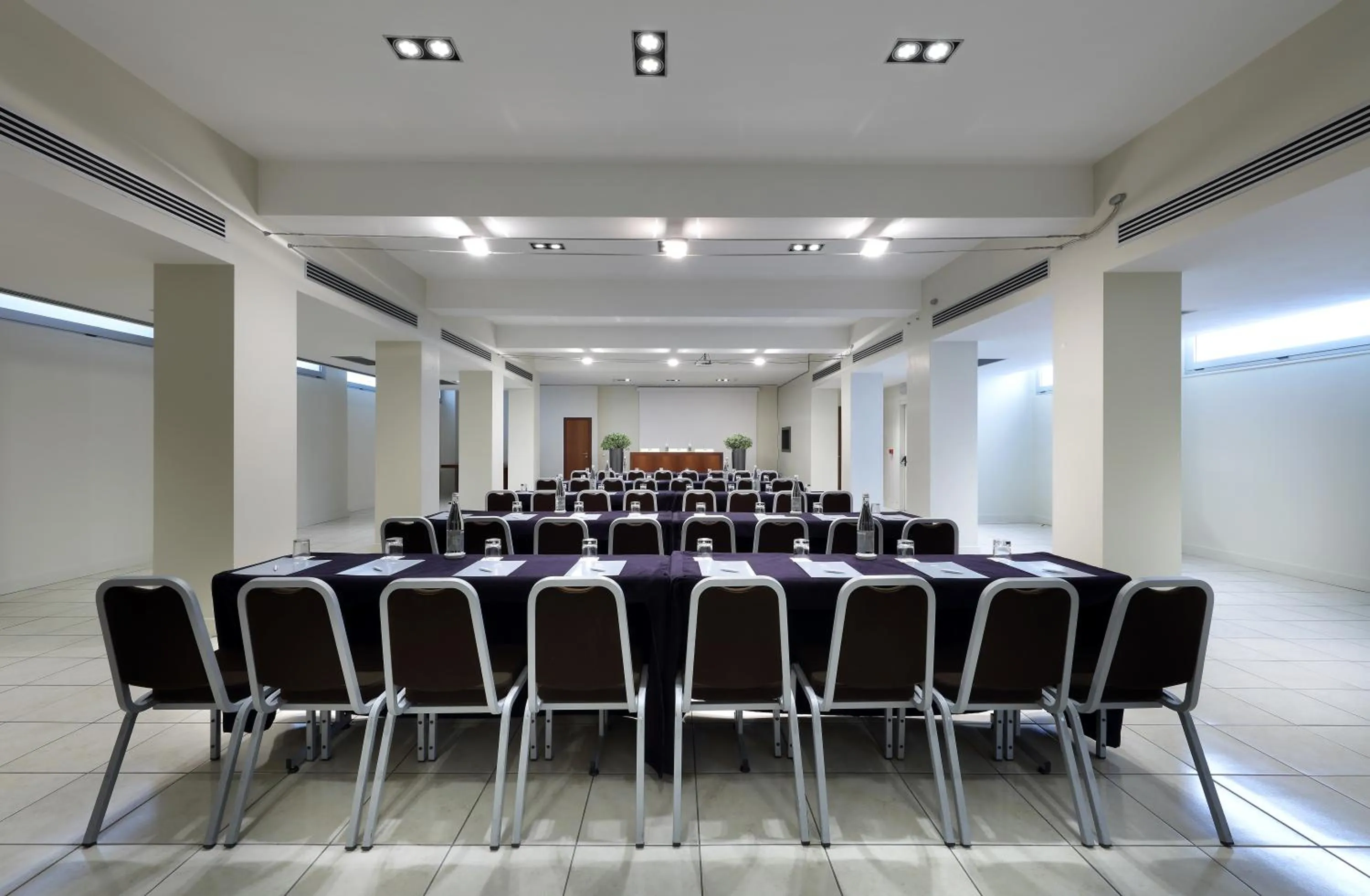 Meeting/conference room in Mercure Roma Centro Saint John