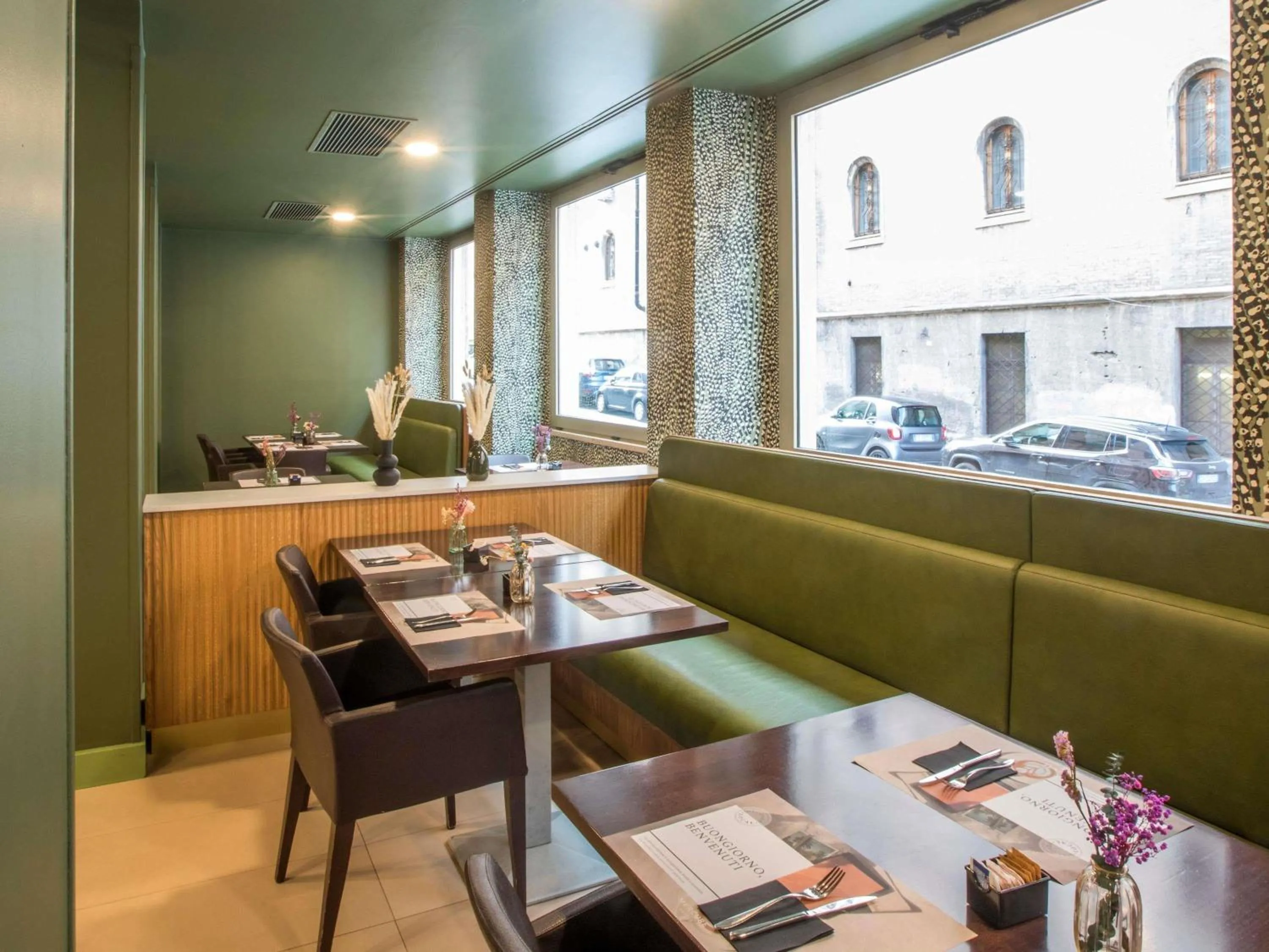 Breakfast in Mercure Roma Centro Saint John