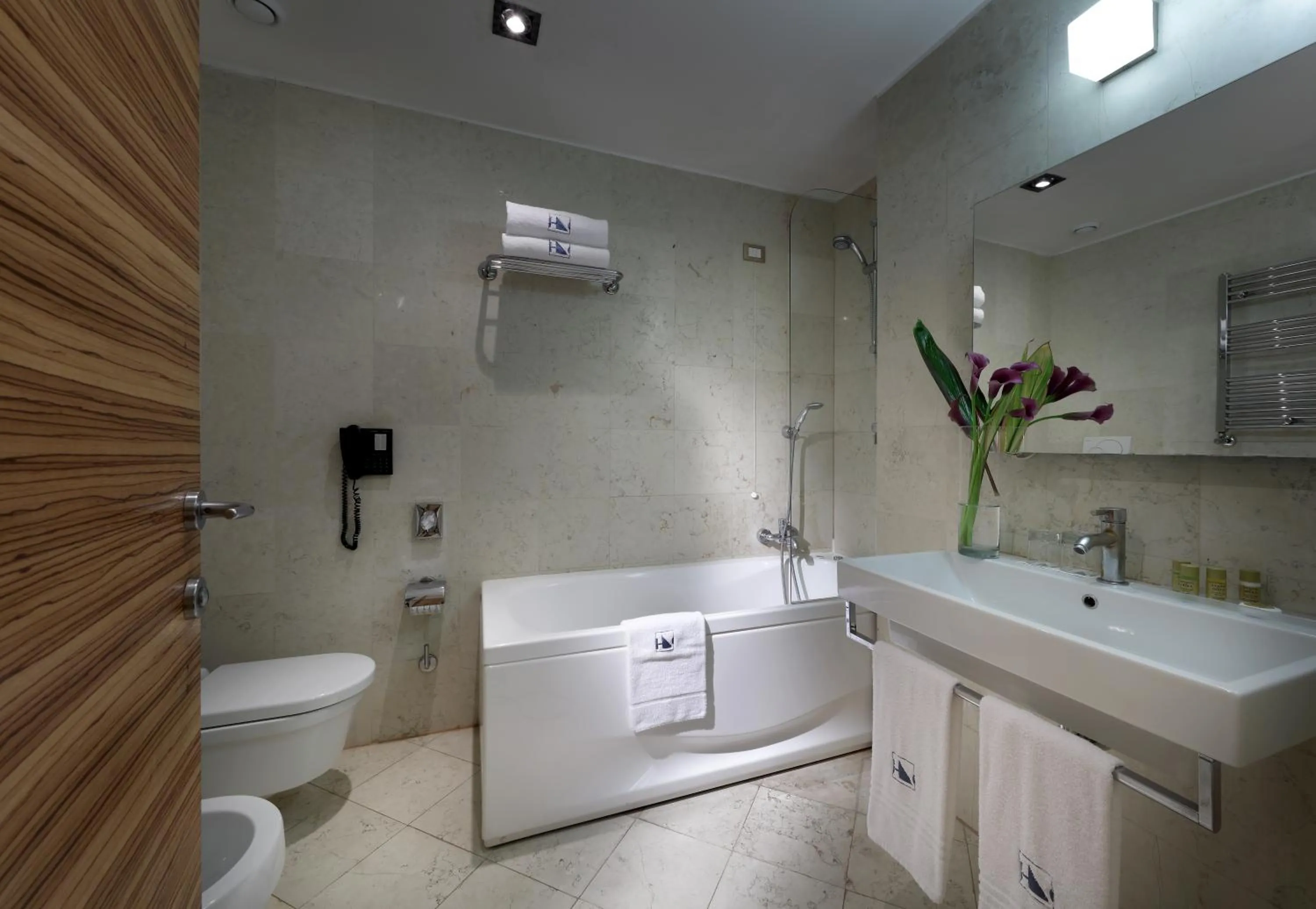 Bathroom in Mercure Roma Centro Saint John