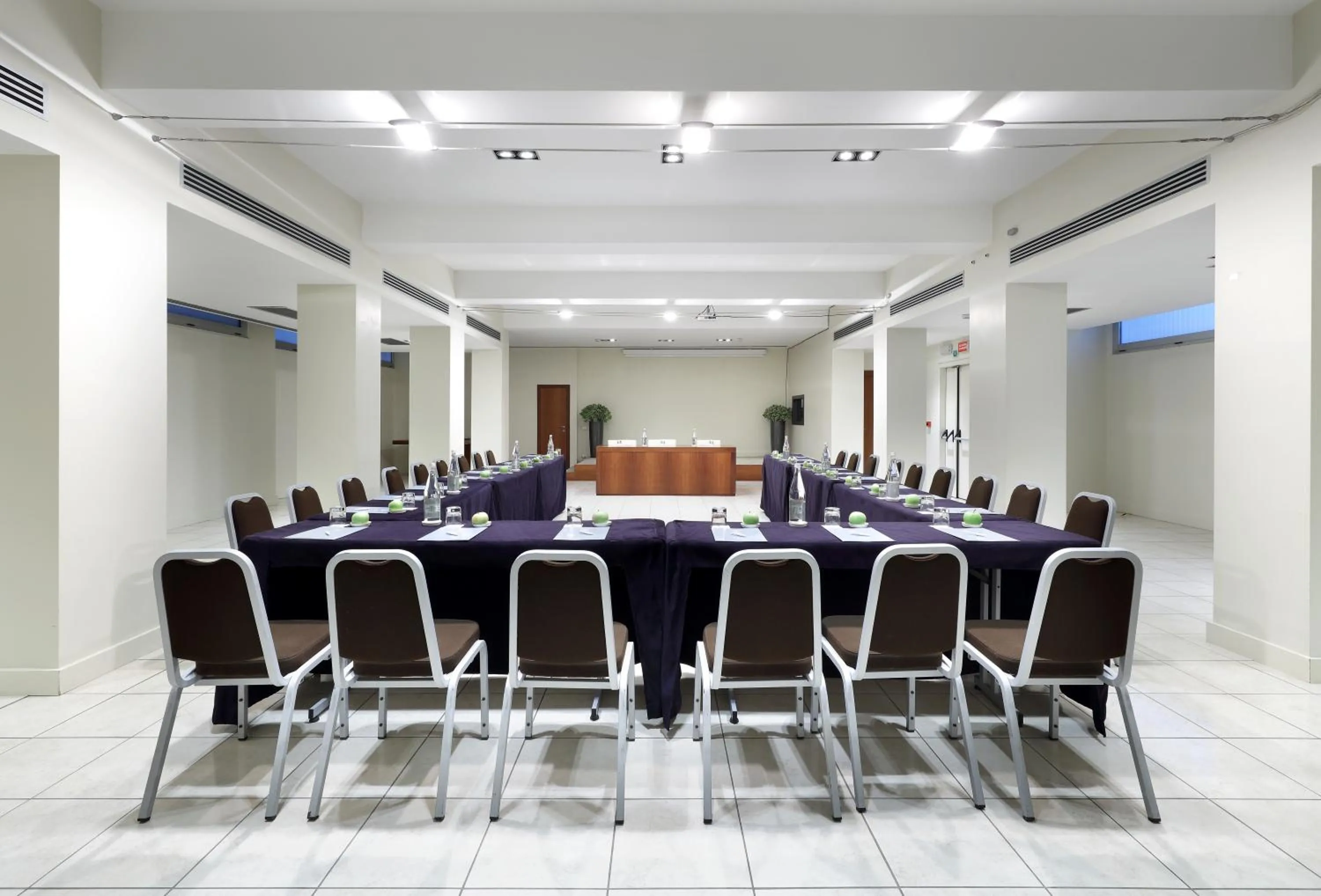 Meeting/conference room in Mercure Roma Centro Saint John