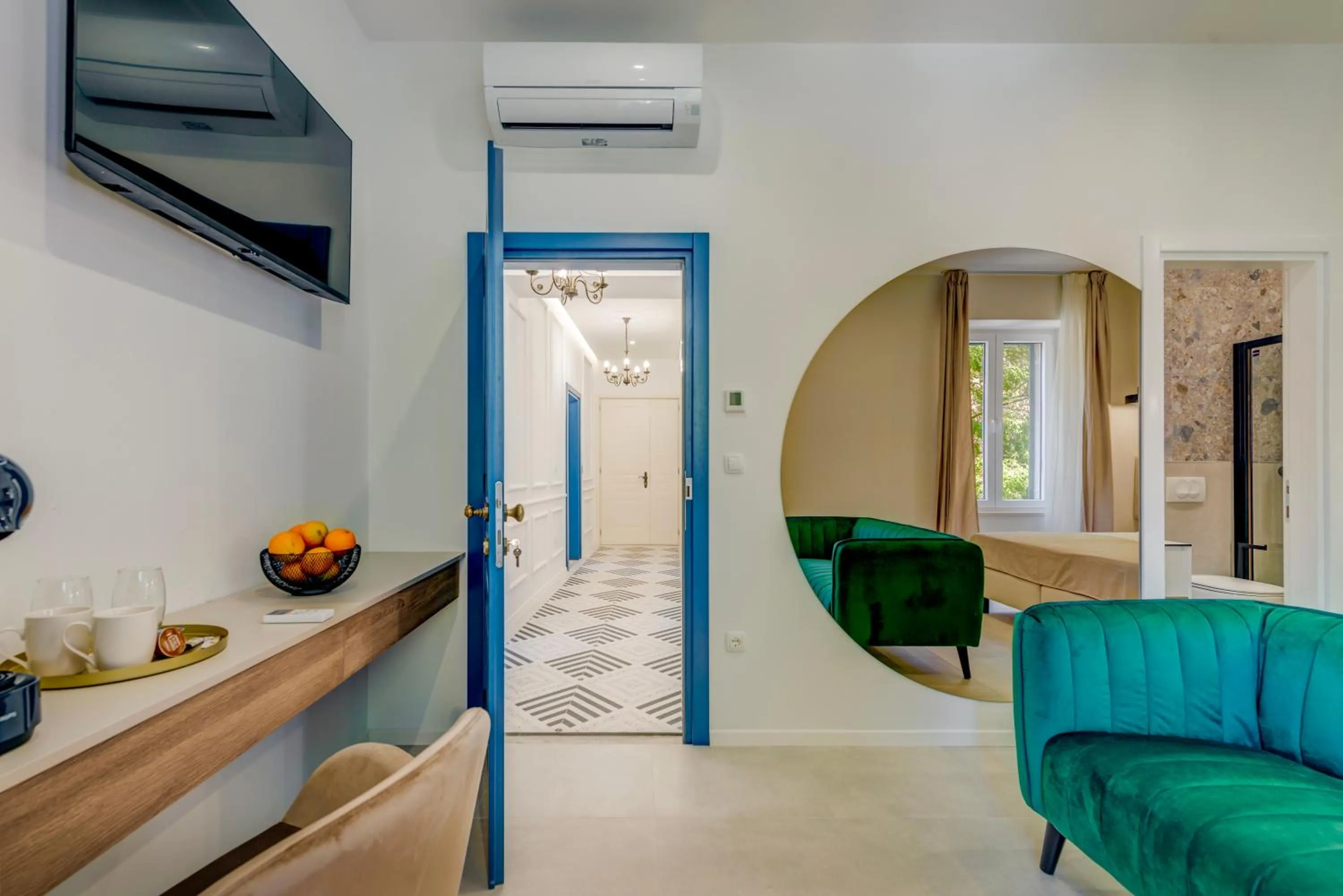 TV and multimedia in 48 Rooms Split