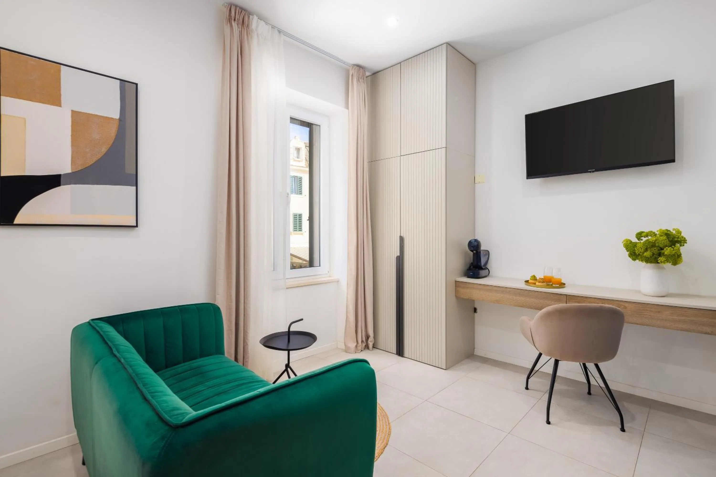 TV and multimedia in 48 Rooms Split