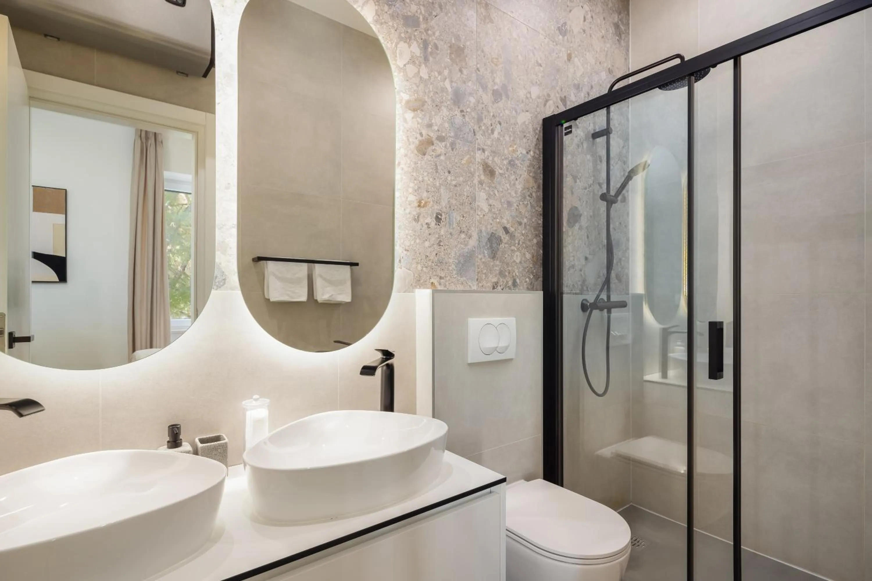 Shower in 48 Rooms Split