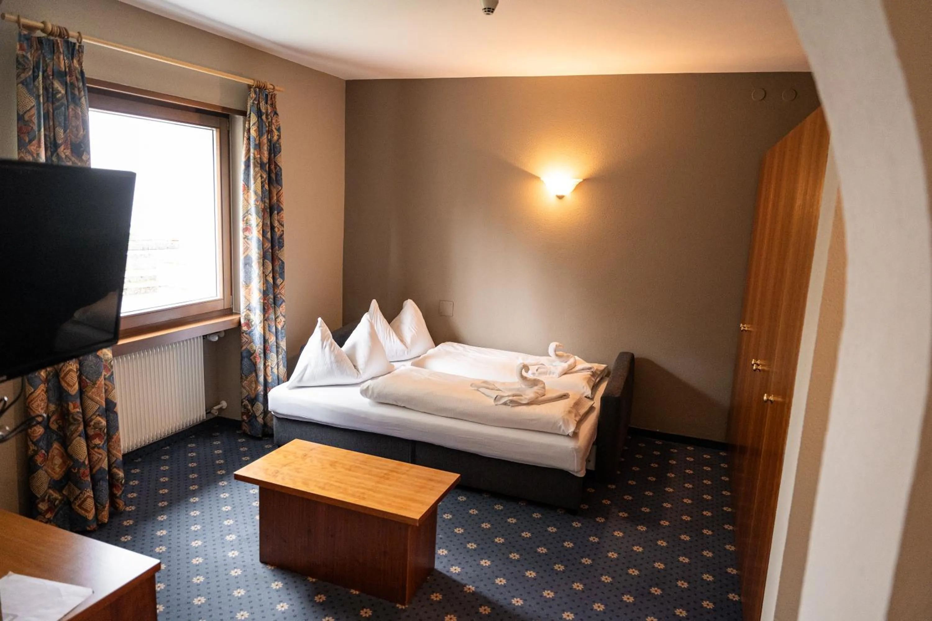 Bedroom, Bed in PanoramaHotel Penegal