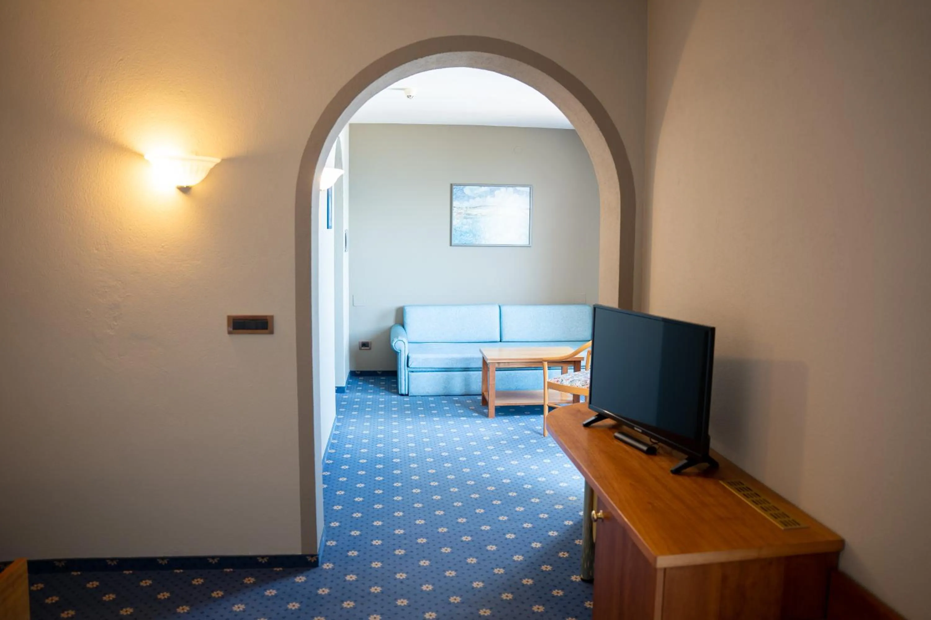 Photo of the whole room, Bed in PanoramaHotel Penegal