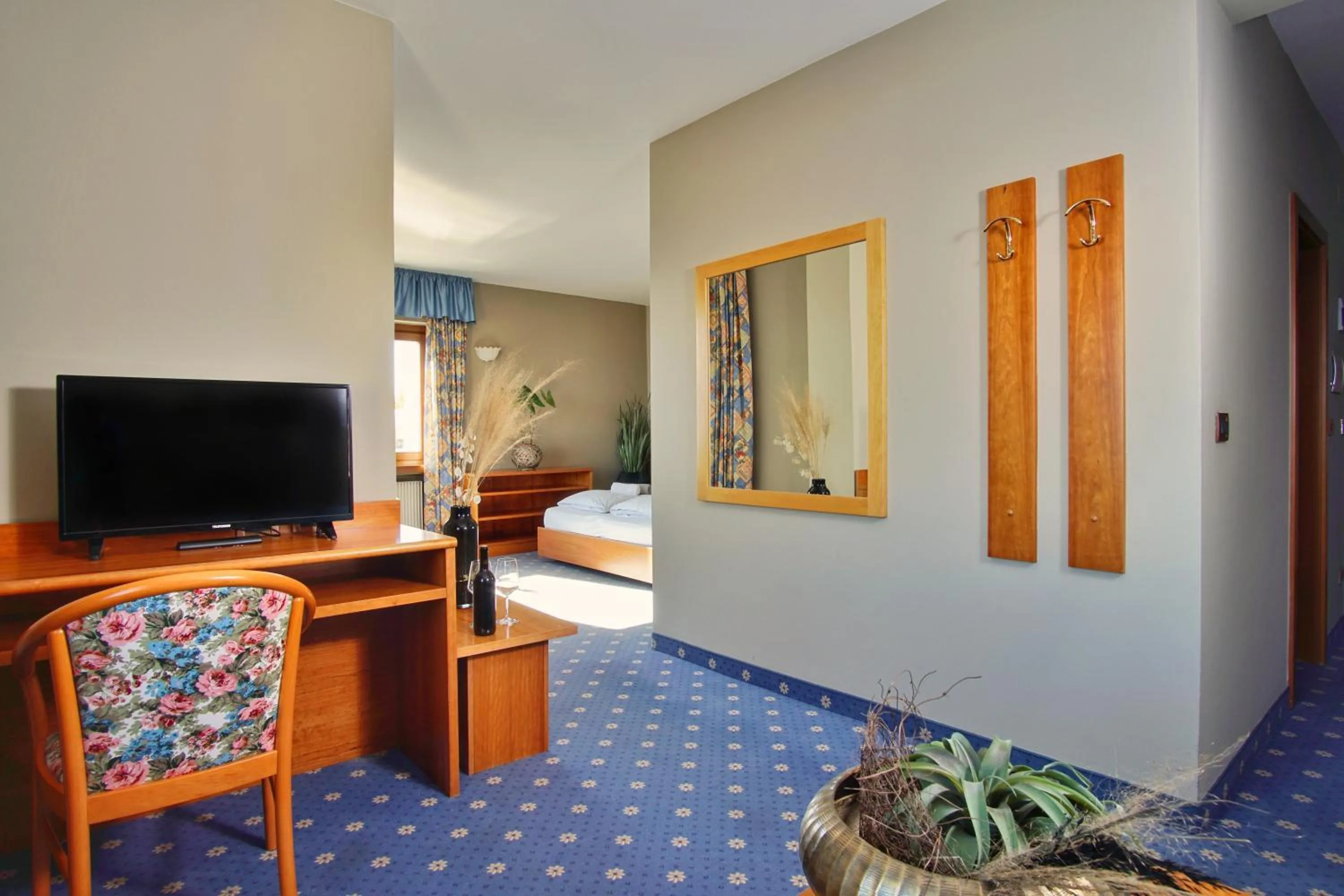 Photo of the whole room, Bed in PanoramaHotel Penegal