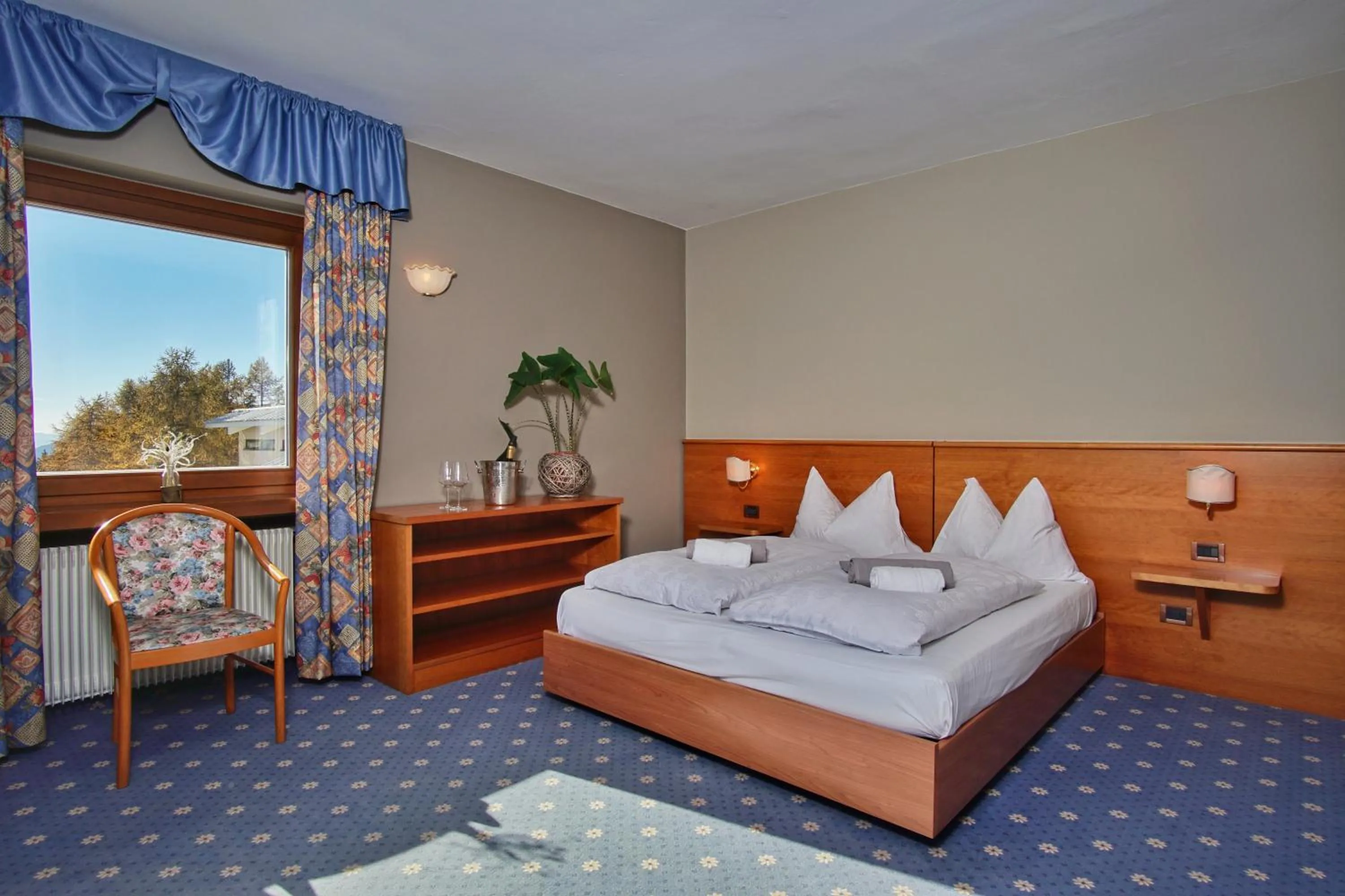 Photo of the whole room, Bed in PanoramaHotel Penegal