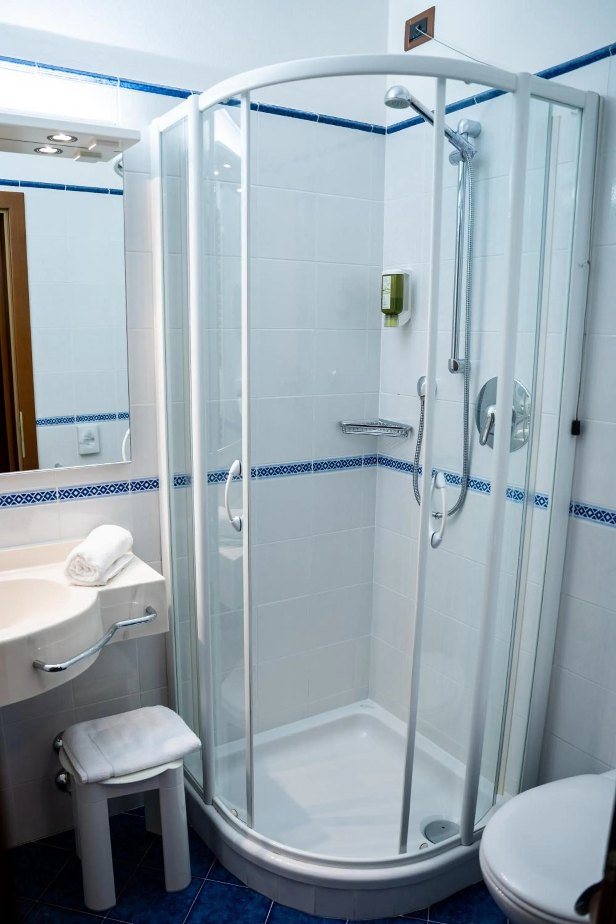 Shower in PanoramaHotel Penegal