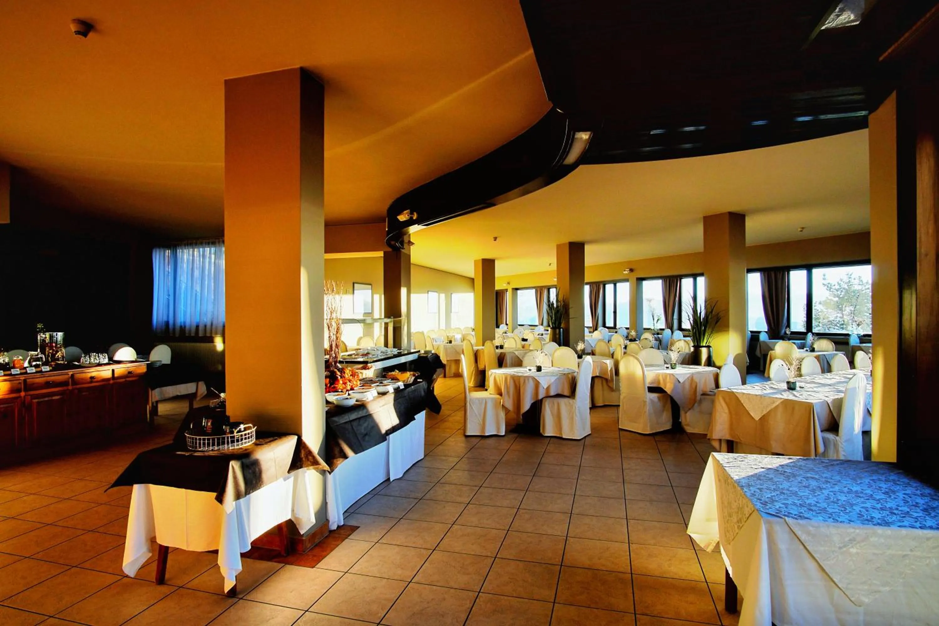 Restaurant/places to eat in PanoramaHotel Penegal