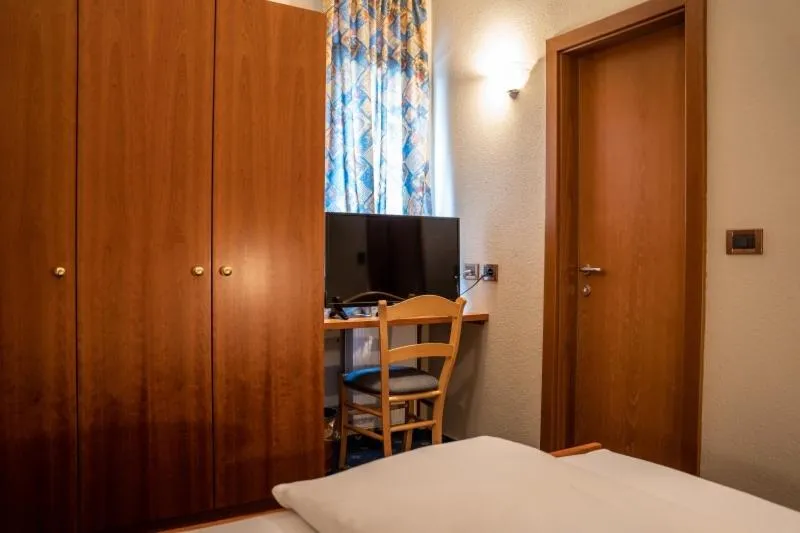 TV and multimedia, Bed in PanoramaHotel Penegal