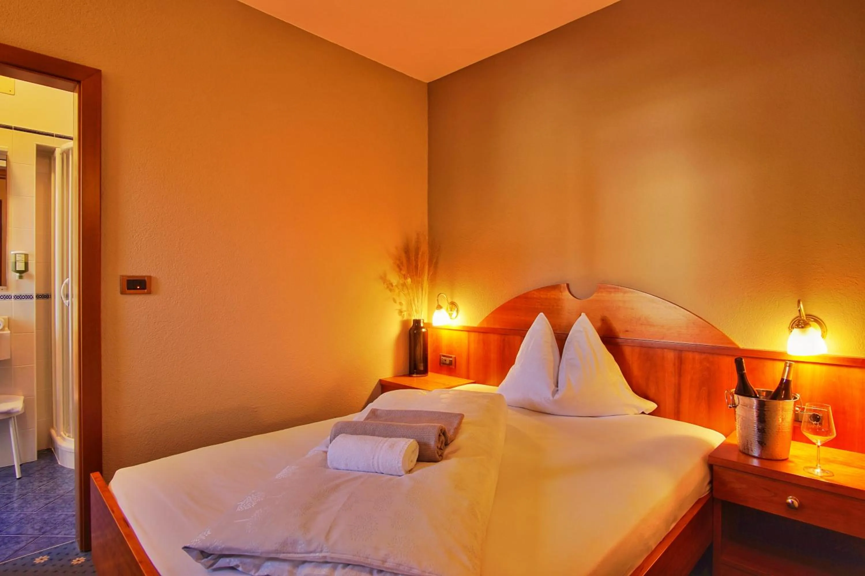 Photo of the whole room, Bed in PanoramaHotel Penegal