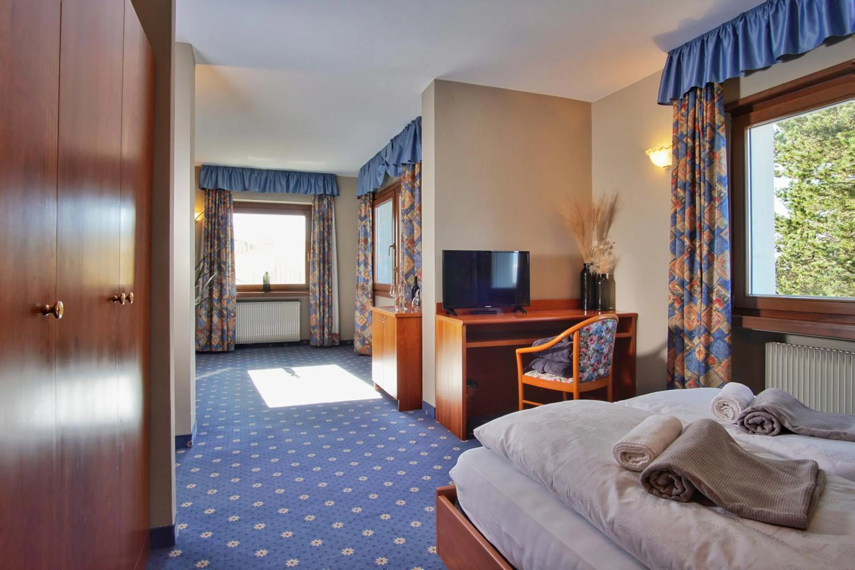 Photo of the whole room, Bed in PanoramaHotel Penegal