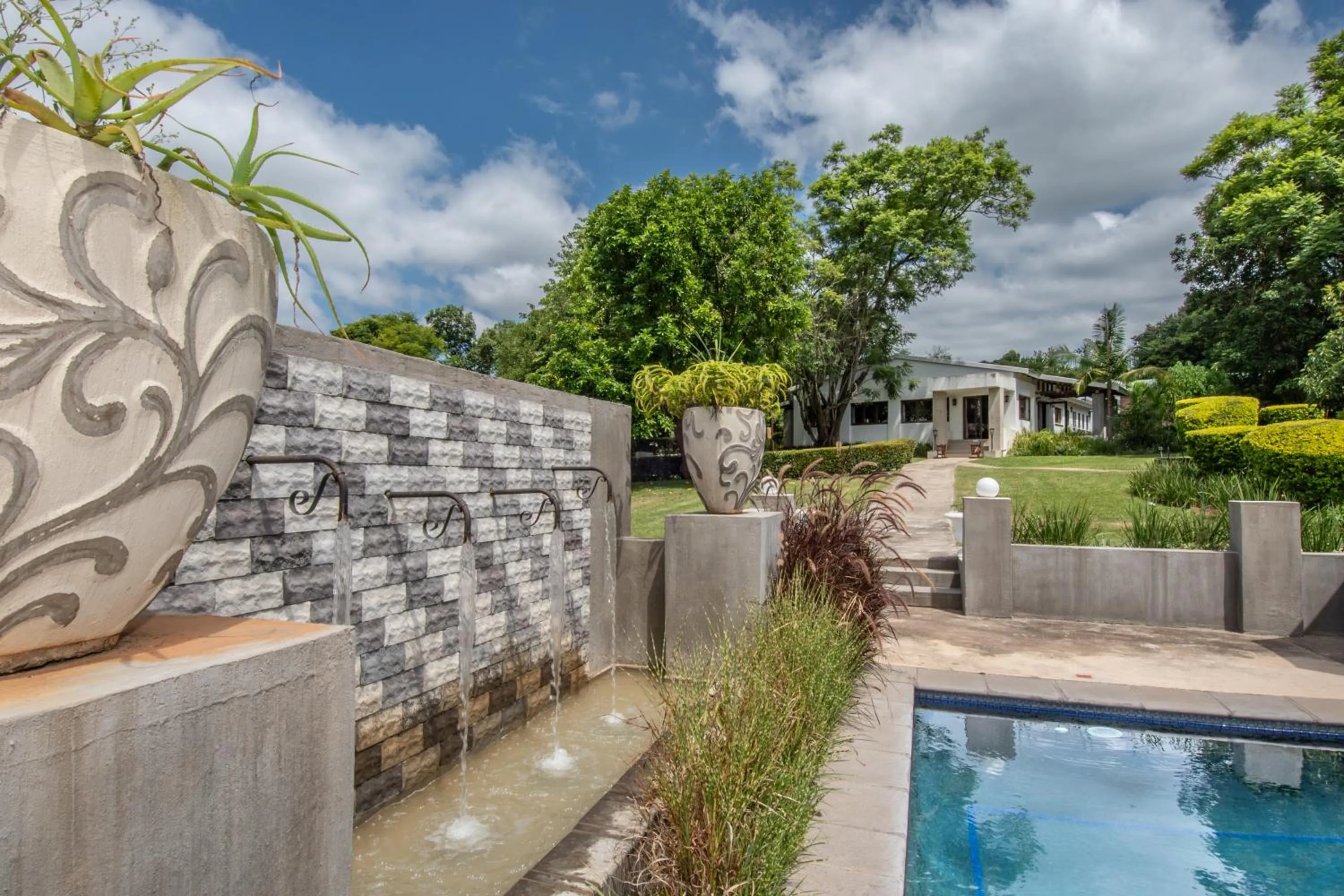 Swimming pool in Nut Grove Boutique Hotel