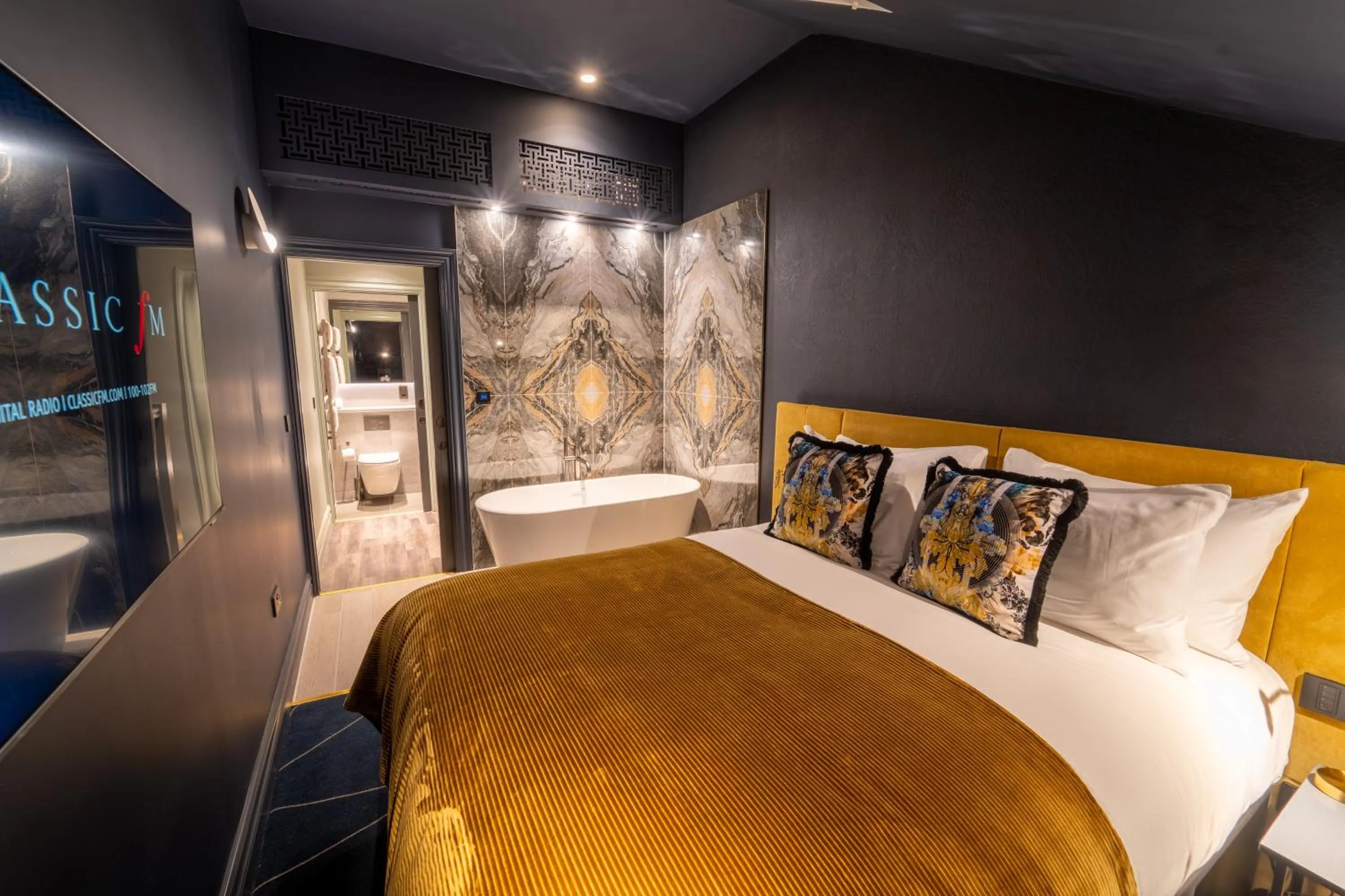 Bedroom, Bed in Forty Seven Hotel Manchester, WorldHotels Crafted