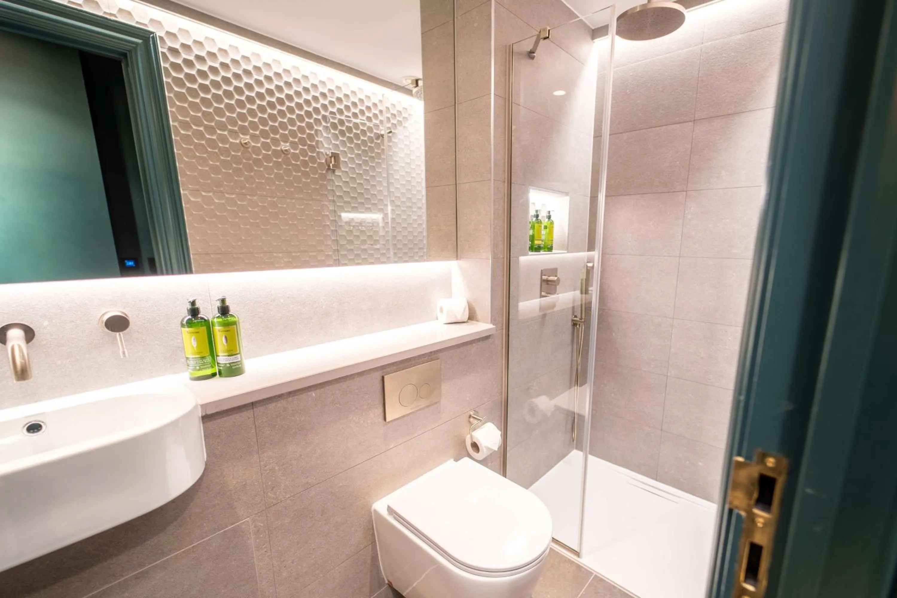 Bathroom in Forty Seven Hotel Manchester, WorldHotels Crafted