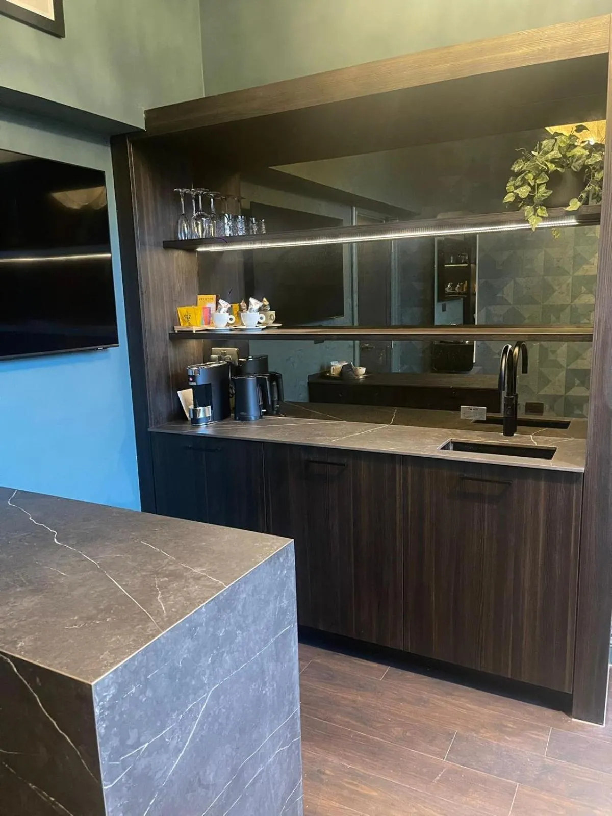 Kitchen or kitchenette in Forty Seven Hotel Manchester, WorldHotels Crafted