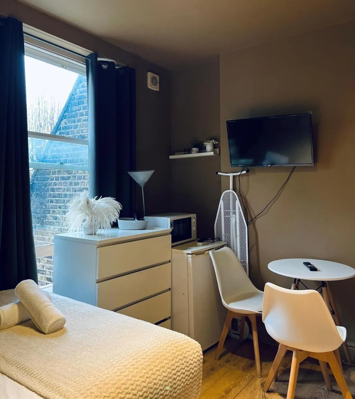 Living room, Bed in Holland Road Stays