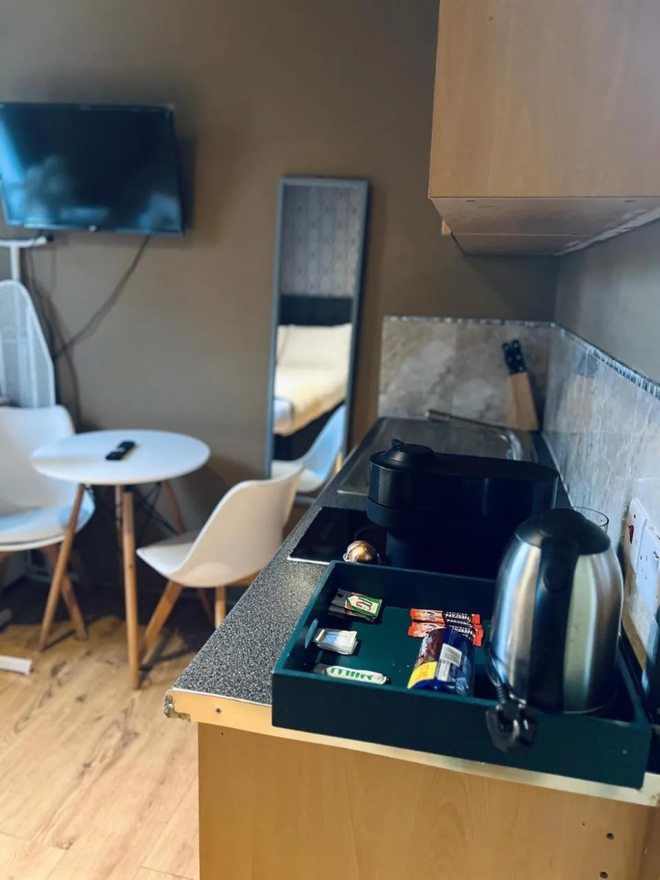 Kitchen or kitchenette in Holland Road Stays