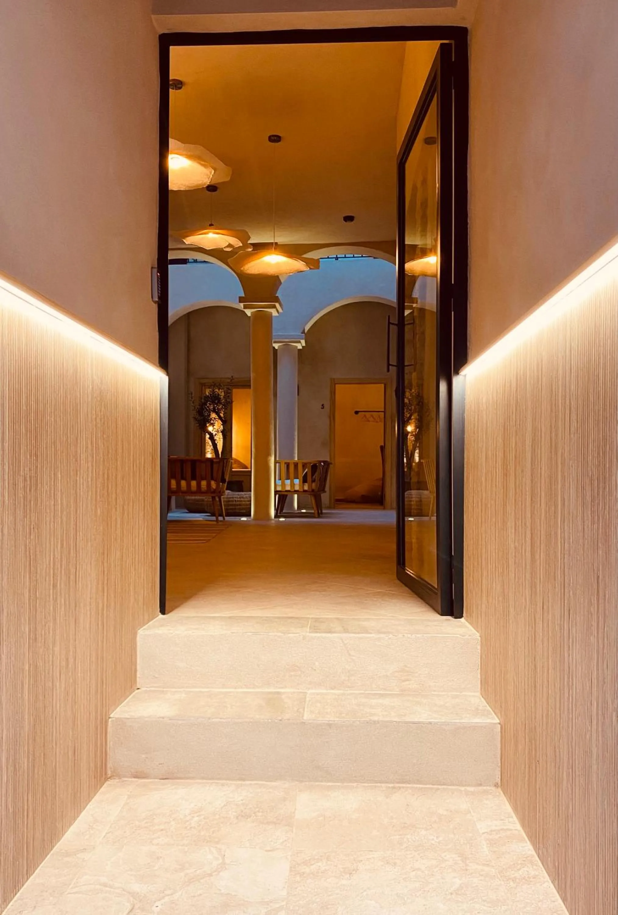 VICTORIA - by Ático73