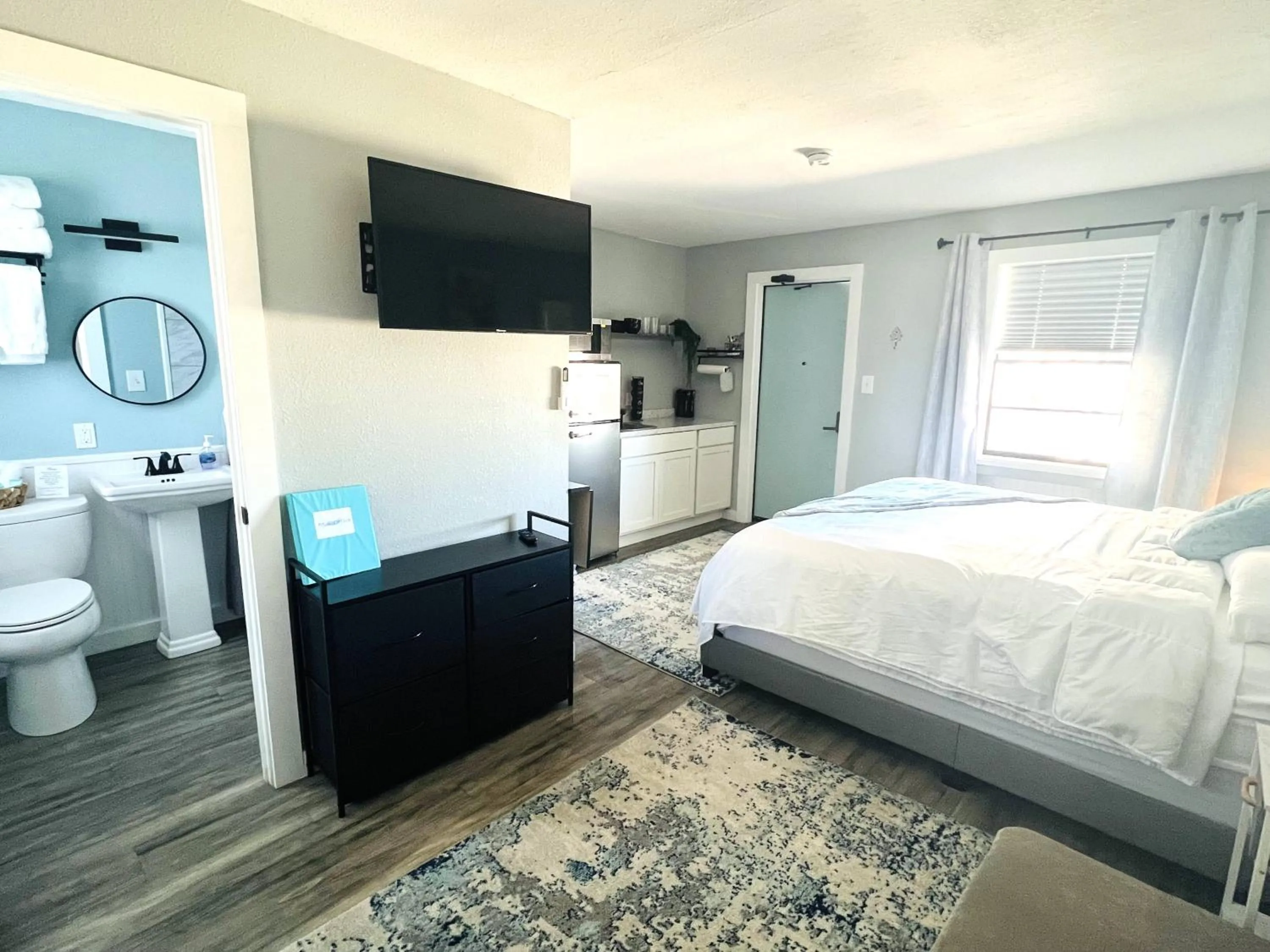 Bed in 1915 Beach Club