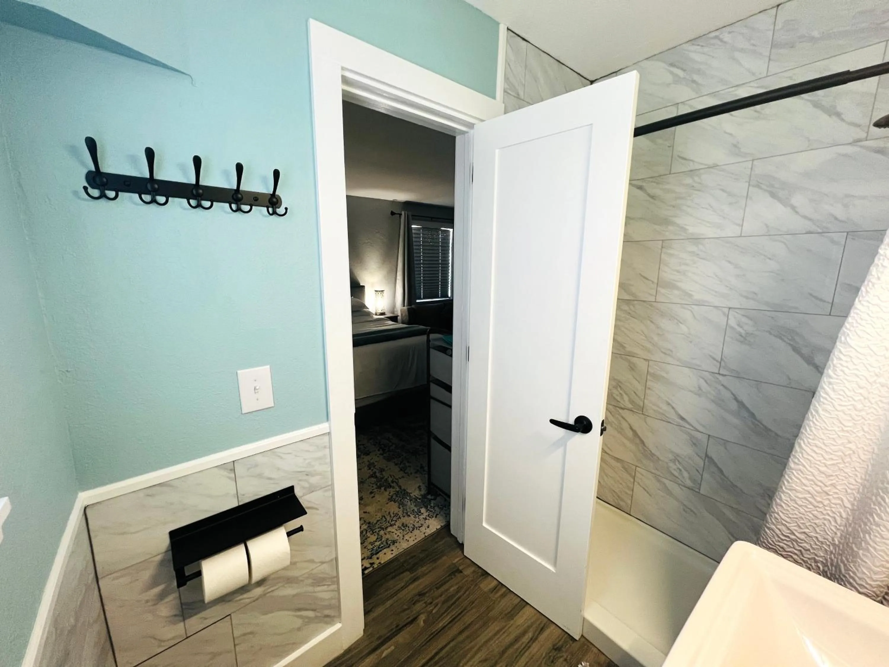 Bathroom in 1915 Beach Club