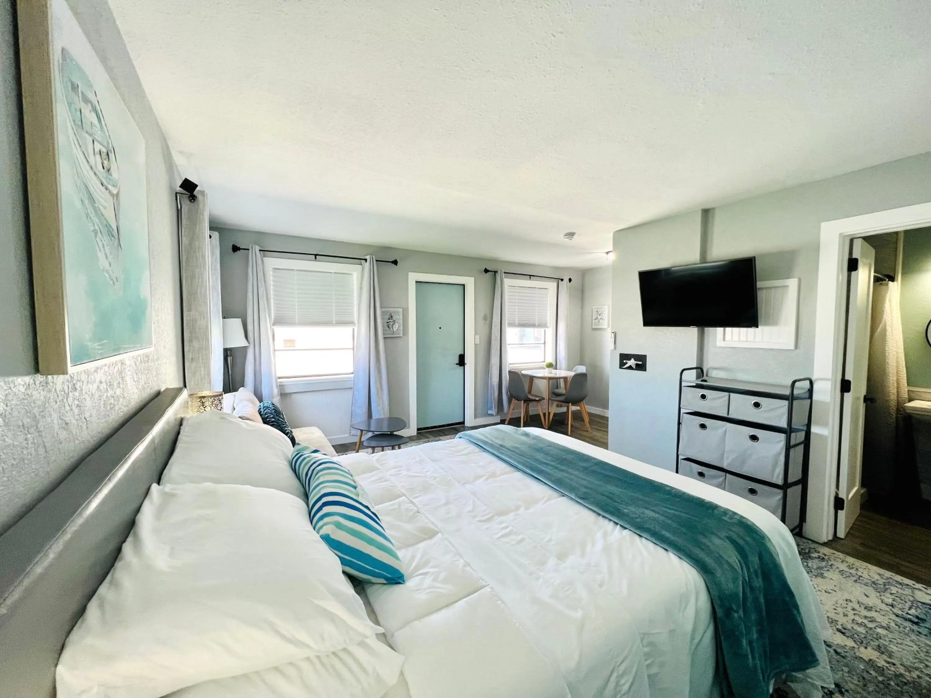 Living room, Bed in 1915 Beach Club