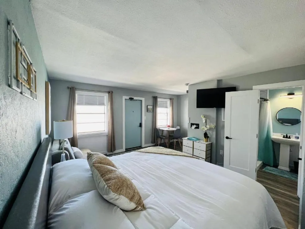 Bed in 1915 Beach Club