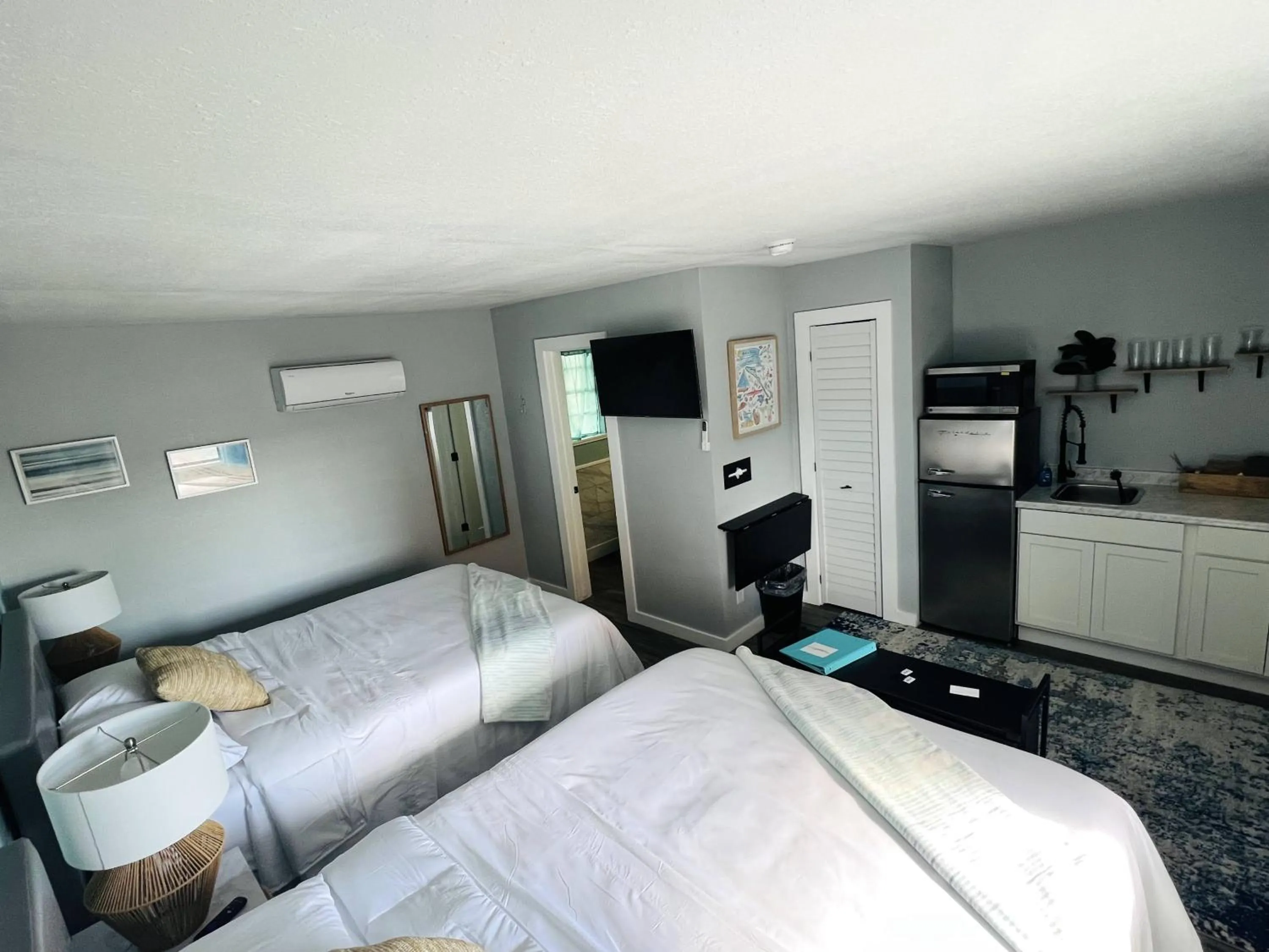 TV and multimedia, Bed in 1915 Beach Club