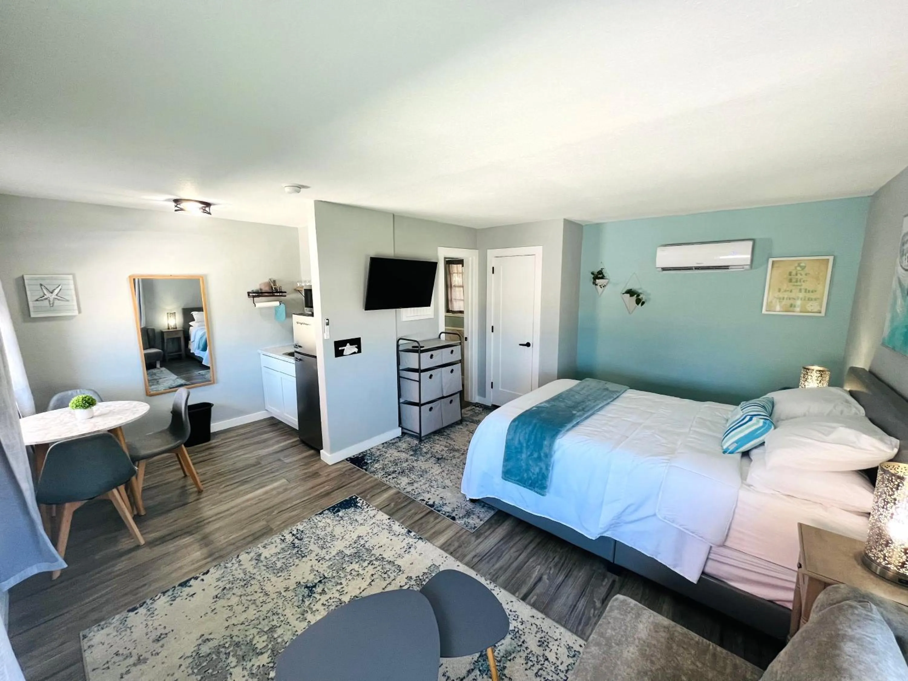 Bed in 1915 Beach Club