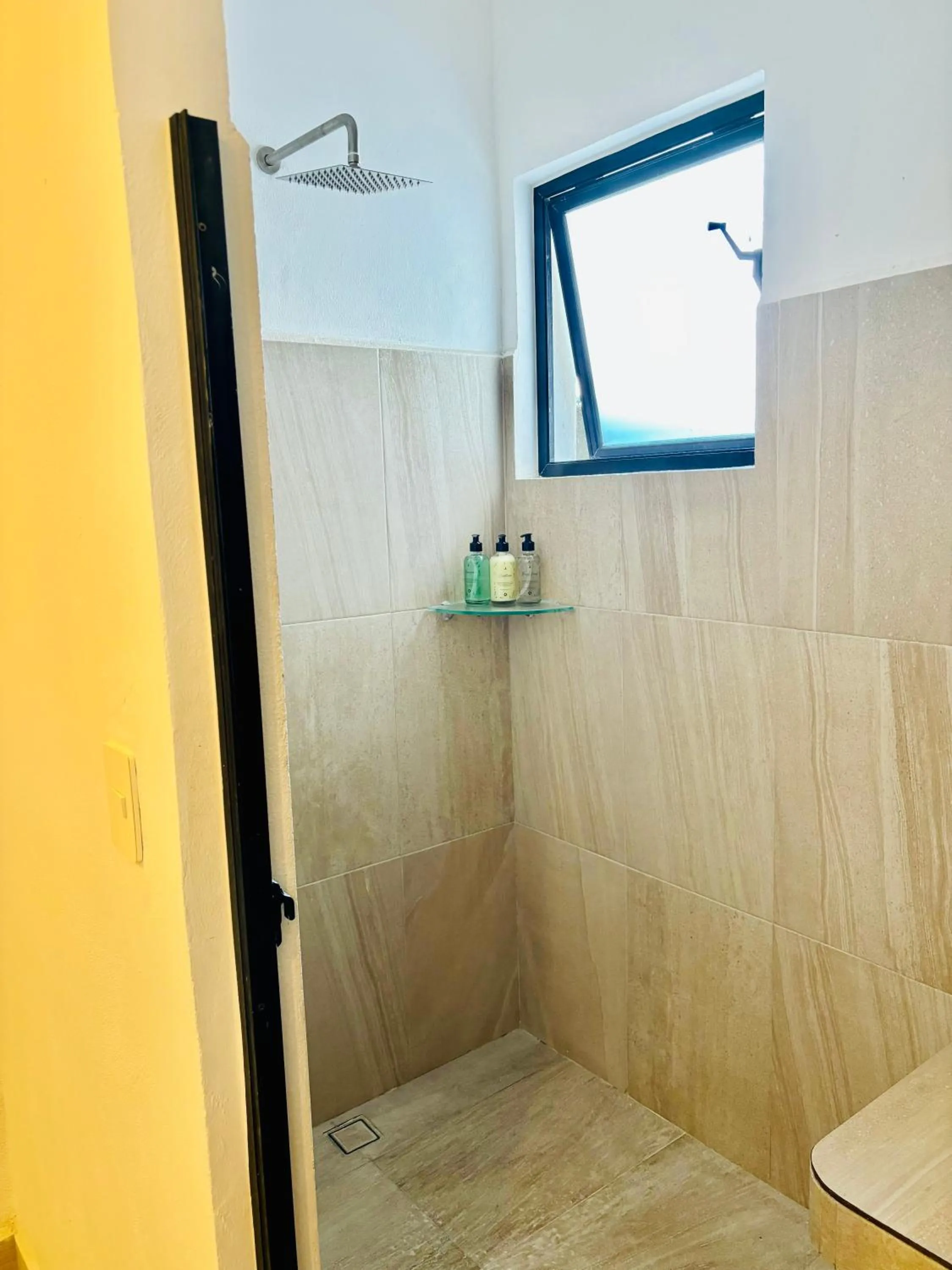 Shower in Nomads Party Hotel