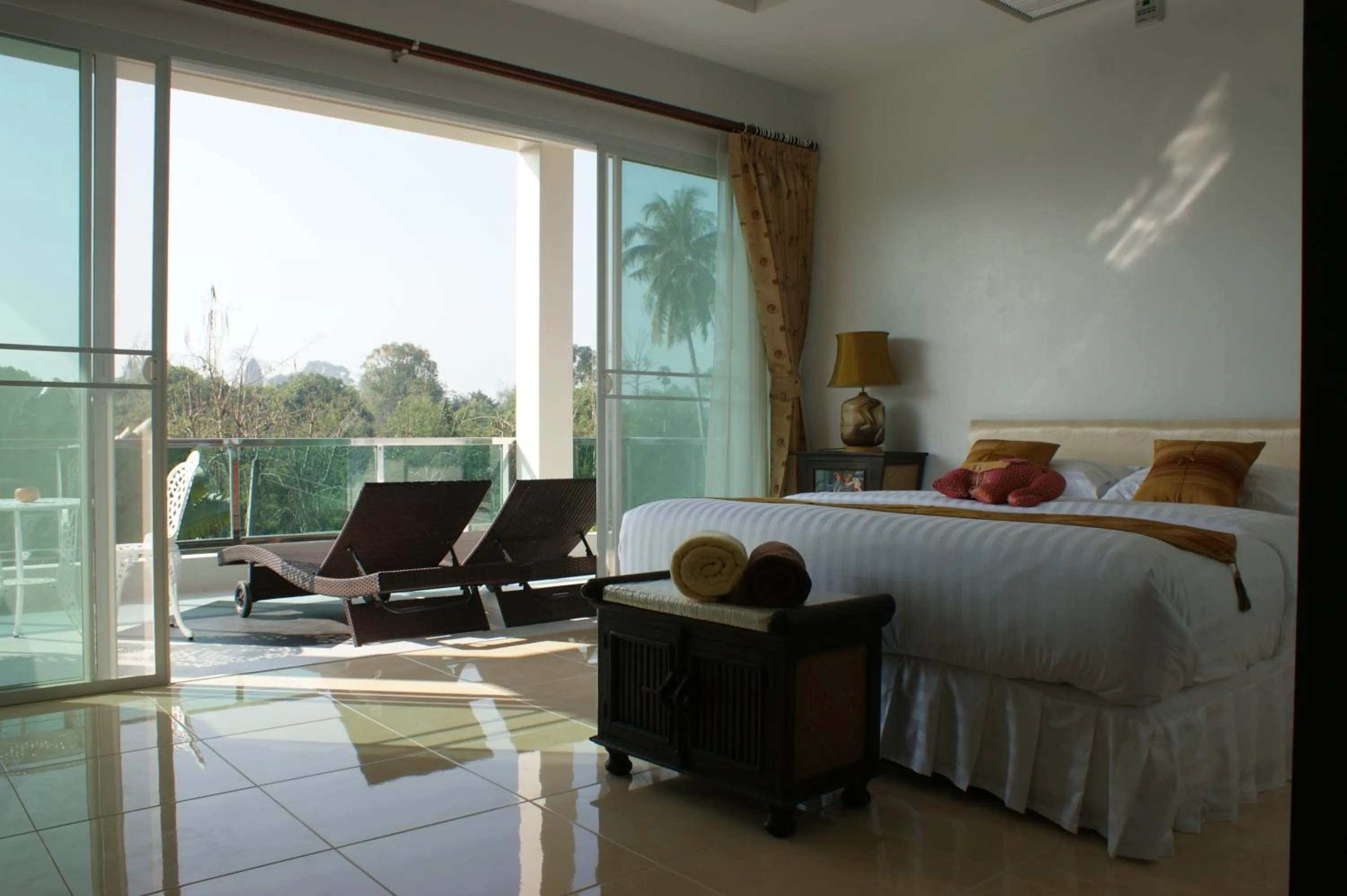 Photo of the whole room, Bed in Sumali Villa