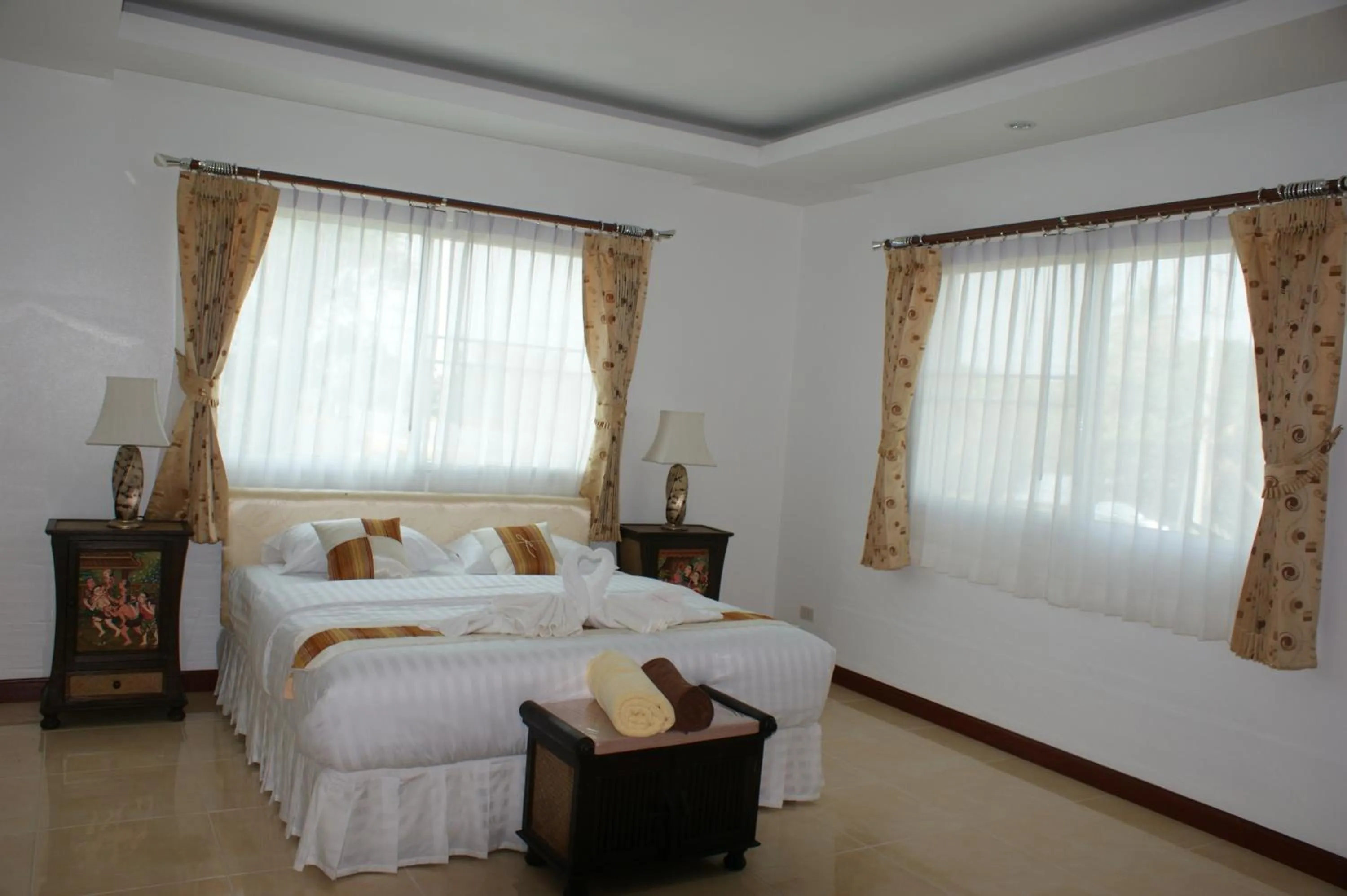 Photo of the whole room, Bed in Sumali Villa