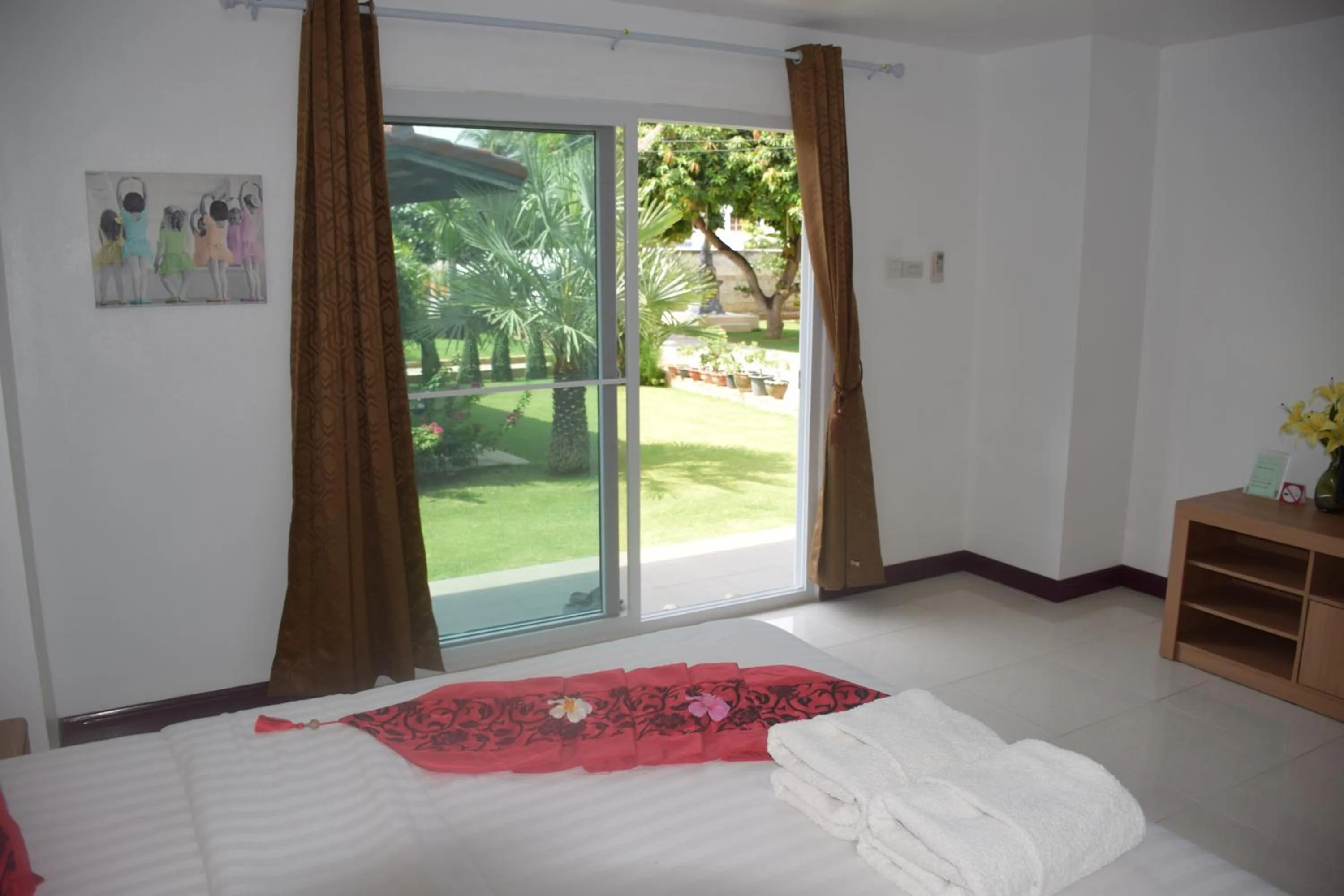 Photo of the whole room, Bed in Sumali Villa