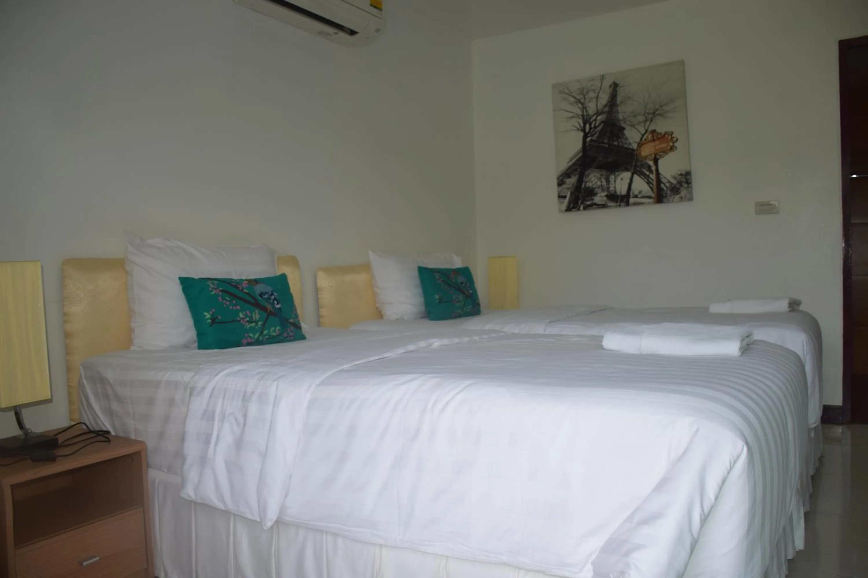 Photo of the whole room, Bed in Sumali Villa